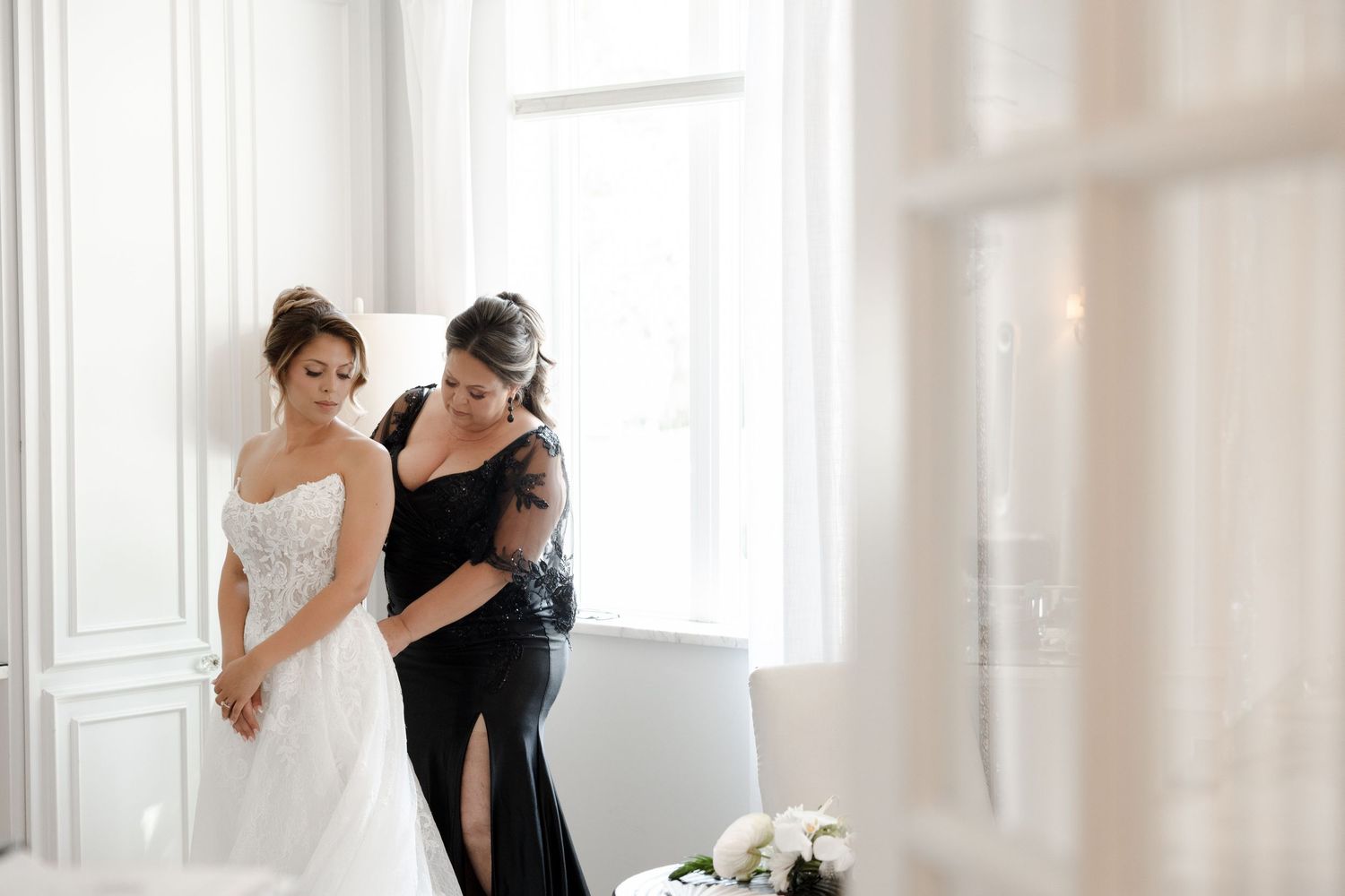 Bride getting ready at Tampa Garden Club, Florida, captured by Grand Photo by Karyna Oliinyk