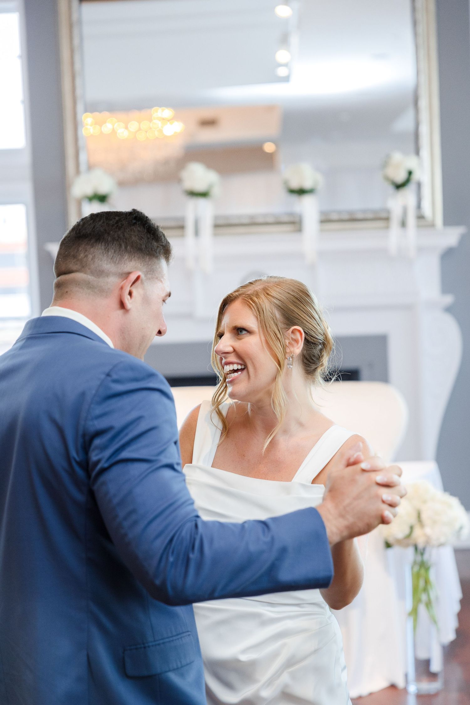 Bride and groom share first dance at Elia Olive Farm in Terra Ceia, FL, wedding photographer Grand Photo Karyna Oliinyk