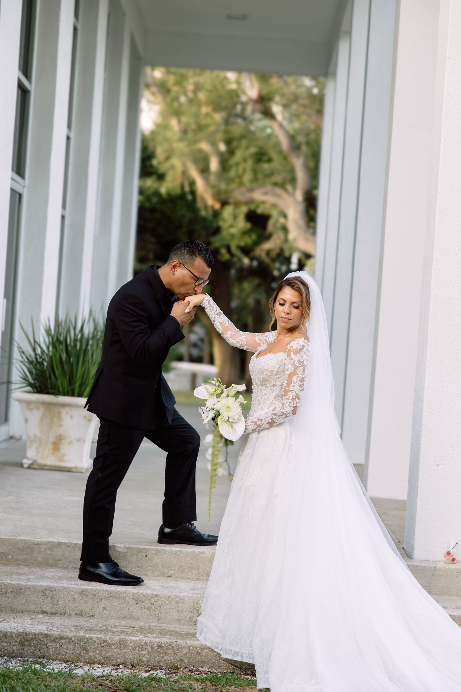 Wedding portraits of bride and groom at Tampa Garden Club, Florida, captured by Grand Photo by Karyna Oliinyk