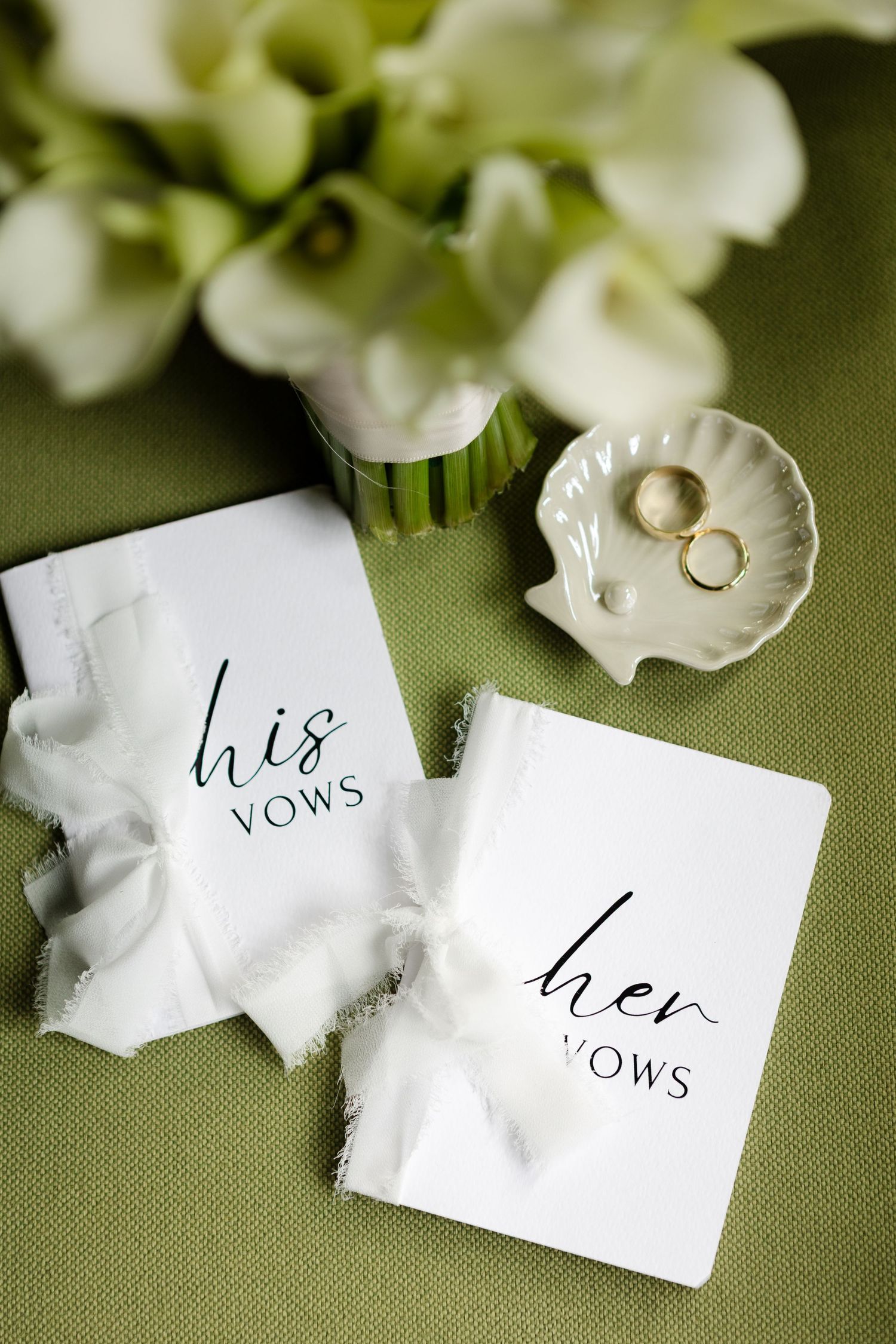 Wedding vows books at Sunken Gardens in St. Petersburg, Florida, photographed by Grand Photo by Karyna Oliinyk