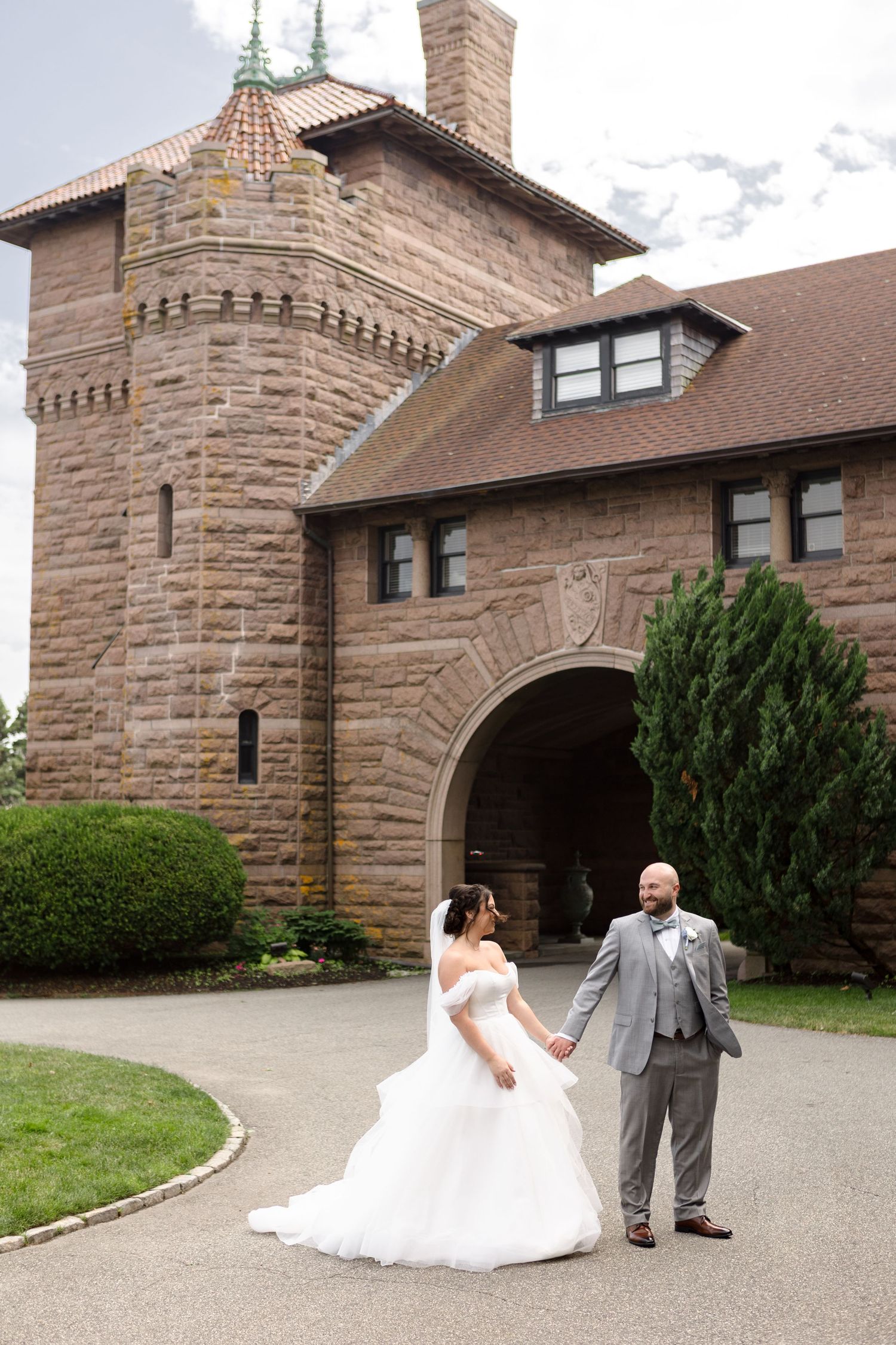 Bride and groom at College Hall in Sarasota, captured by Grand Photo by Karyna Oliinyk