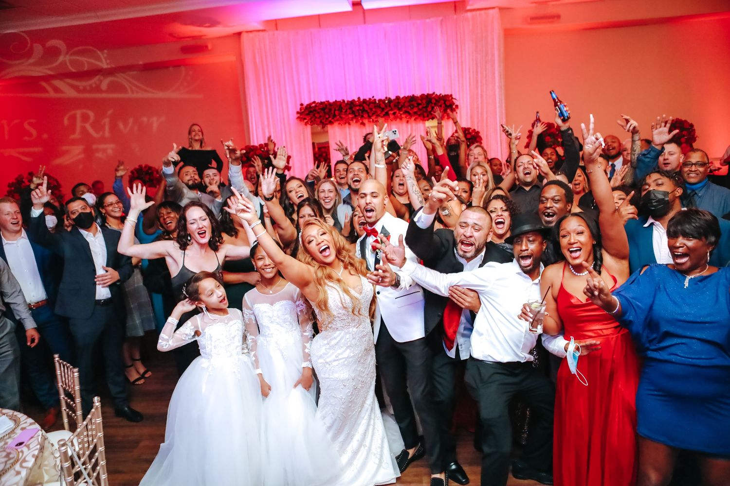 Wedding reception group photo at Granite Rose by Wedgewood Weddings in Hampstead, New Hampshire, captured by Grand Photo by Karyna Oliinyk