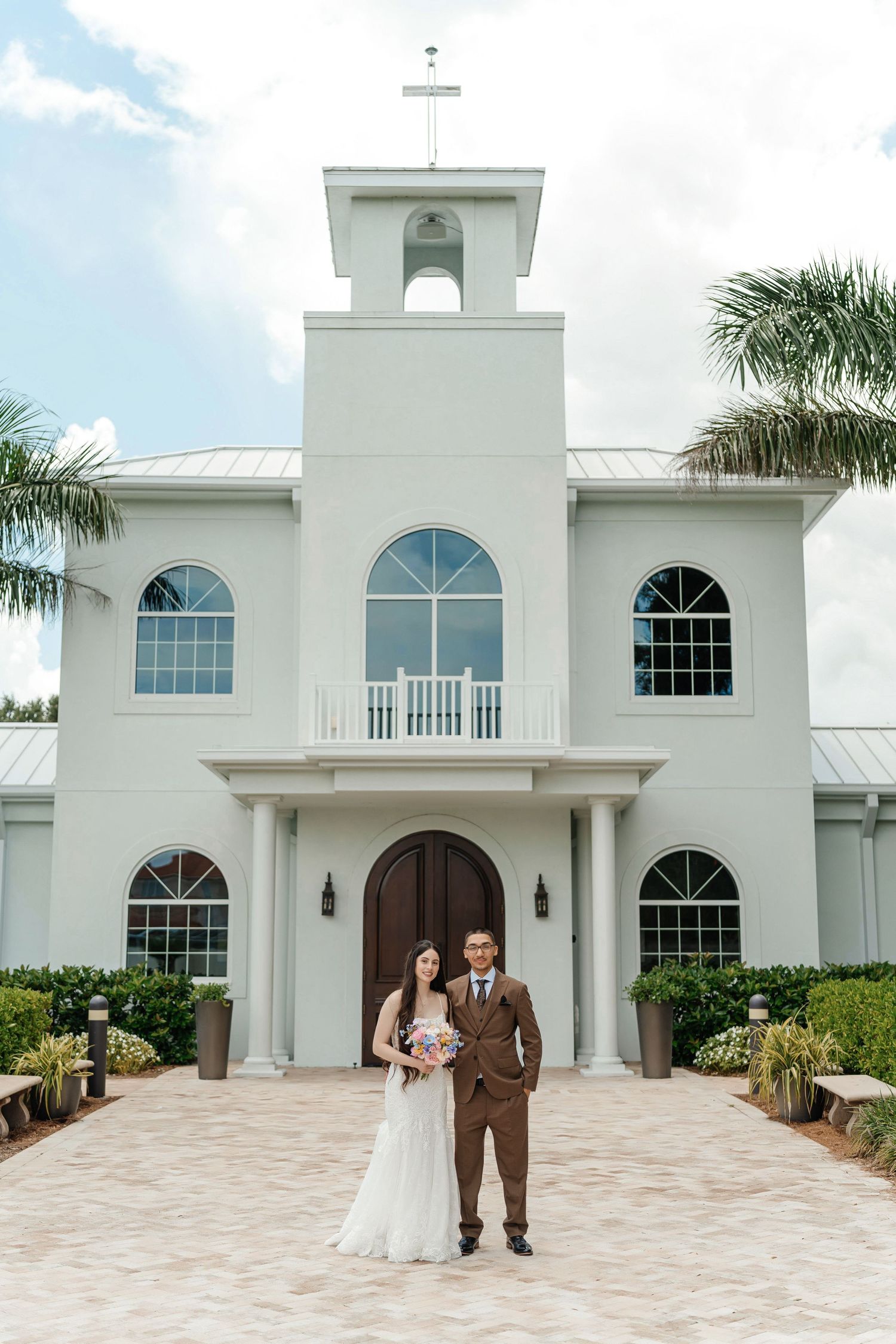 Bride and groom posing outside at Harborside Chapel in Safety Harbor, Florida — wedding photographer Grand Photo, Karyna Oliinyk