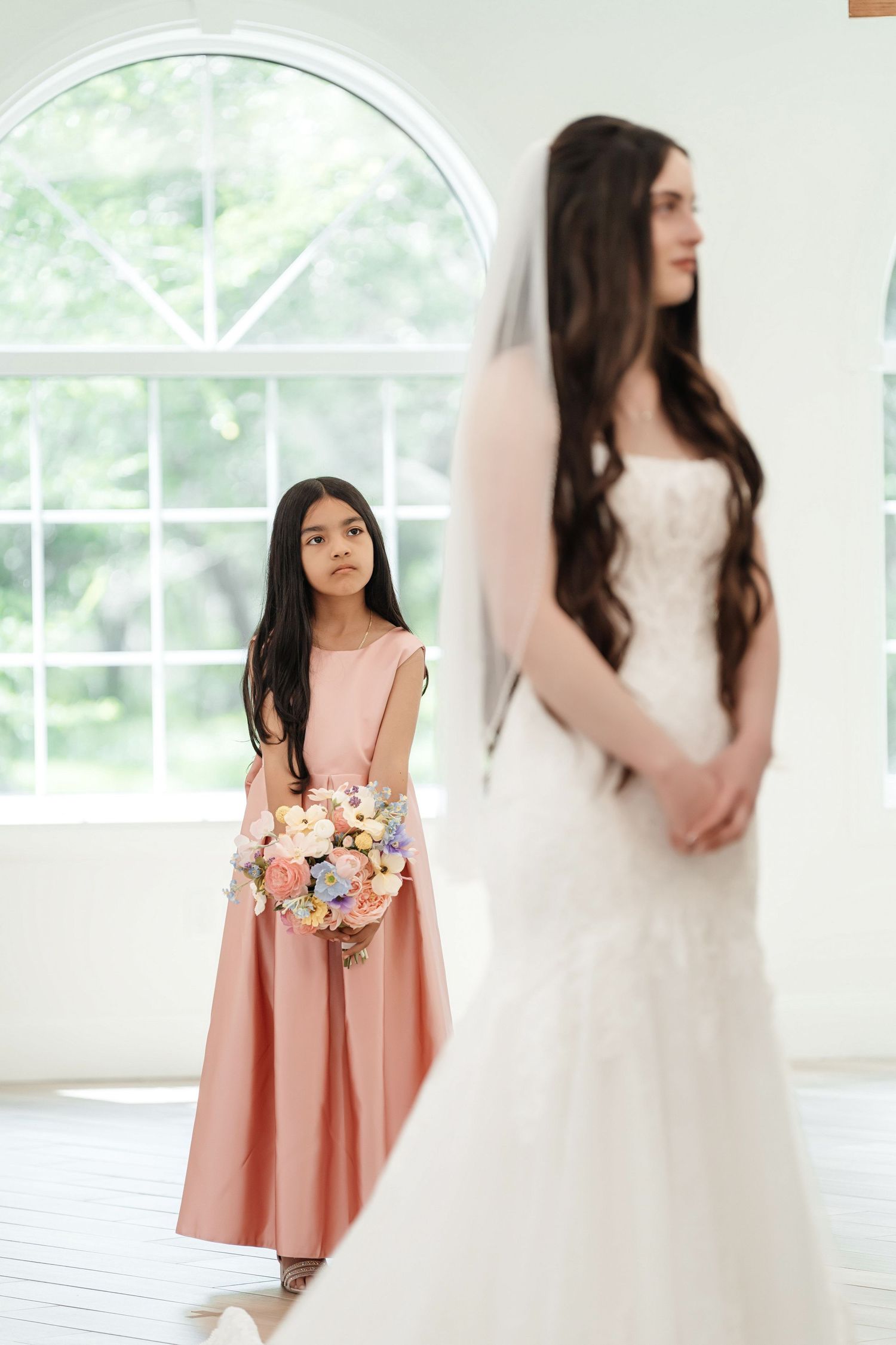Flower girl during the wedding ceremony at Harborside Chapel in Safety Harbor, Florida — wedding photographer Grand Photo, Karyna Oliinyk