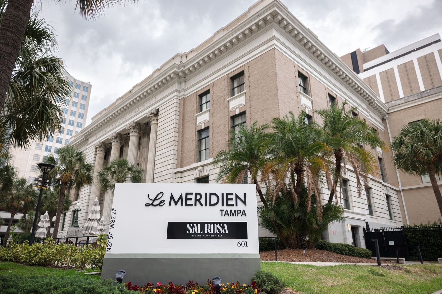 Le Meridien Tampa hotel exterior with elegant historic building at Le Méridien Tampa, Florida, captured by Grand Photo by Karyna Oliinyk