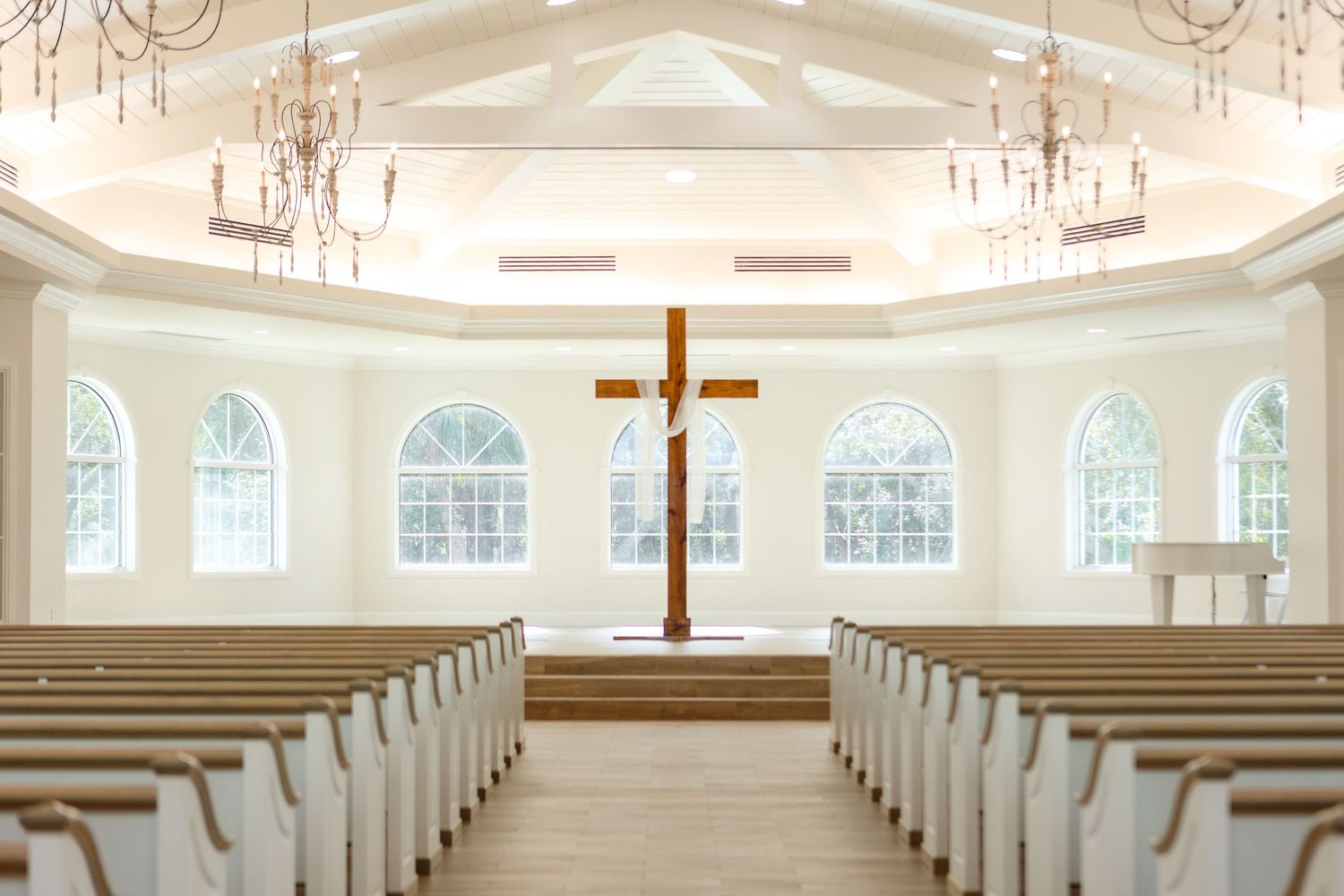 Elegant chapel interior with wooden cross at Harborside Chapel in Safety Harbor, Florida — wedding photographer Grand Photo, Karyna Oliinyk
