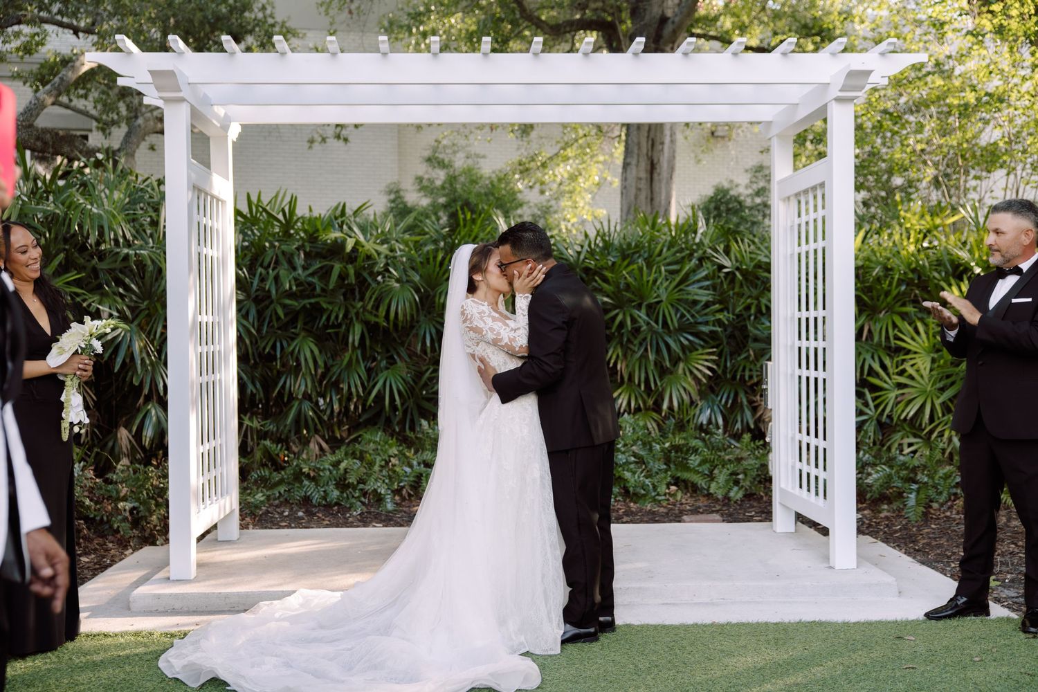 Outdoor Wedding Ceremony at Tampa Garden Club, Florida, captured by Grand Photo by Karyna Oliinyk