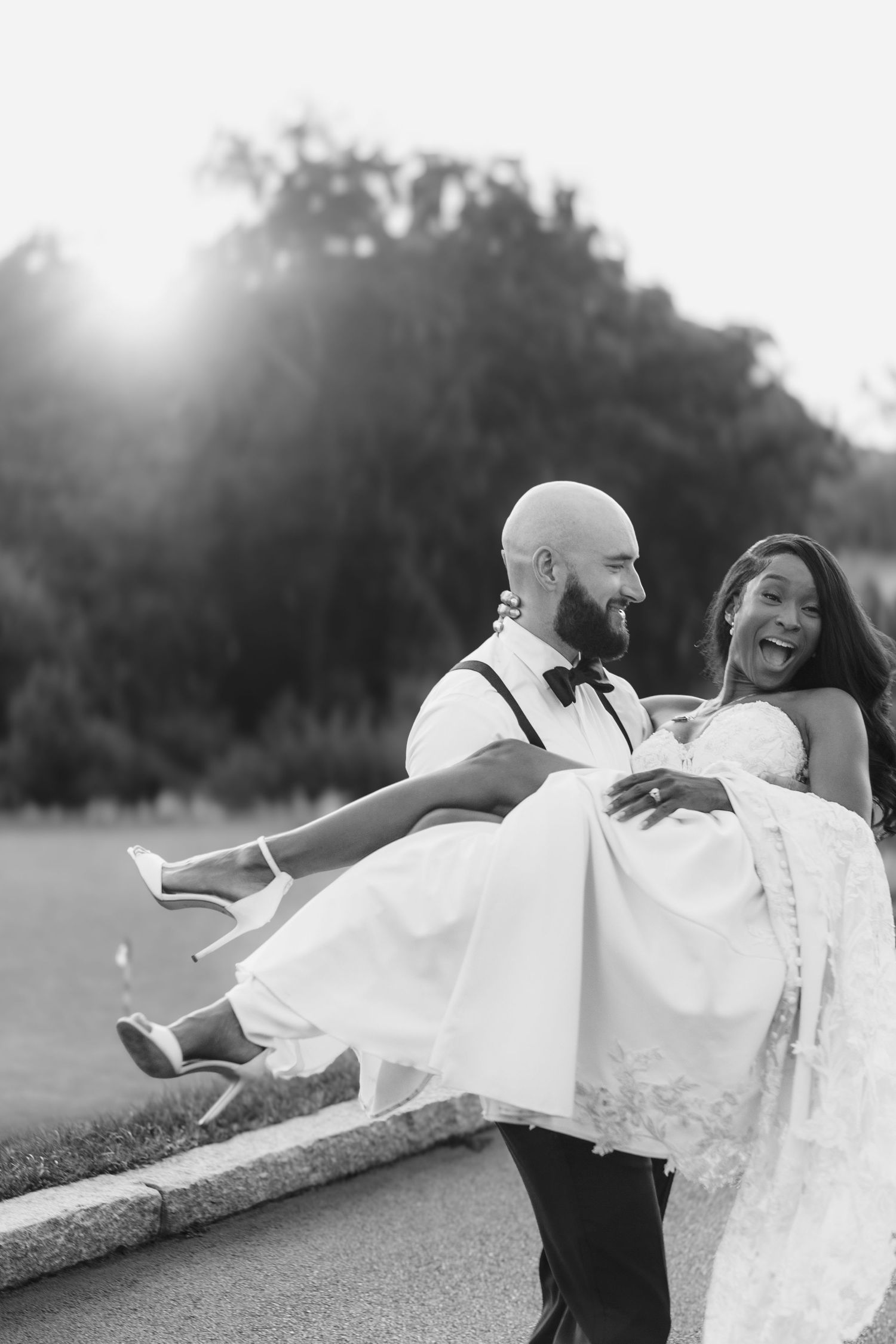 Groom carrying laughing bride at Orlo House — Tampa FL wedding photographer Grand Photo Karyna Oliinyk