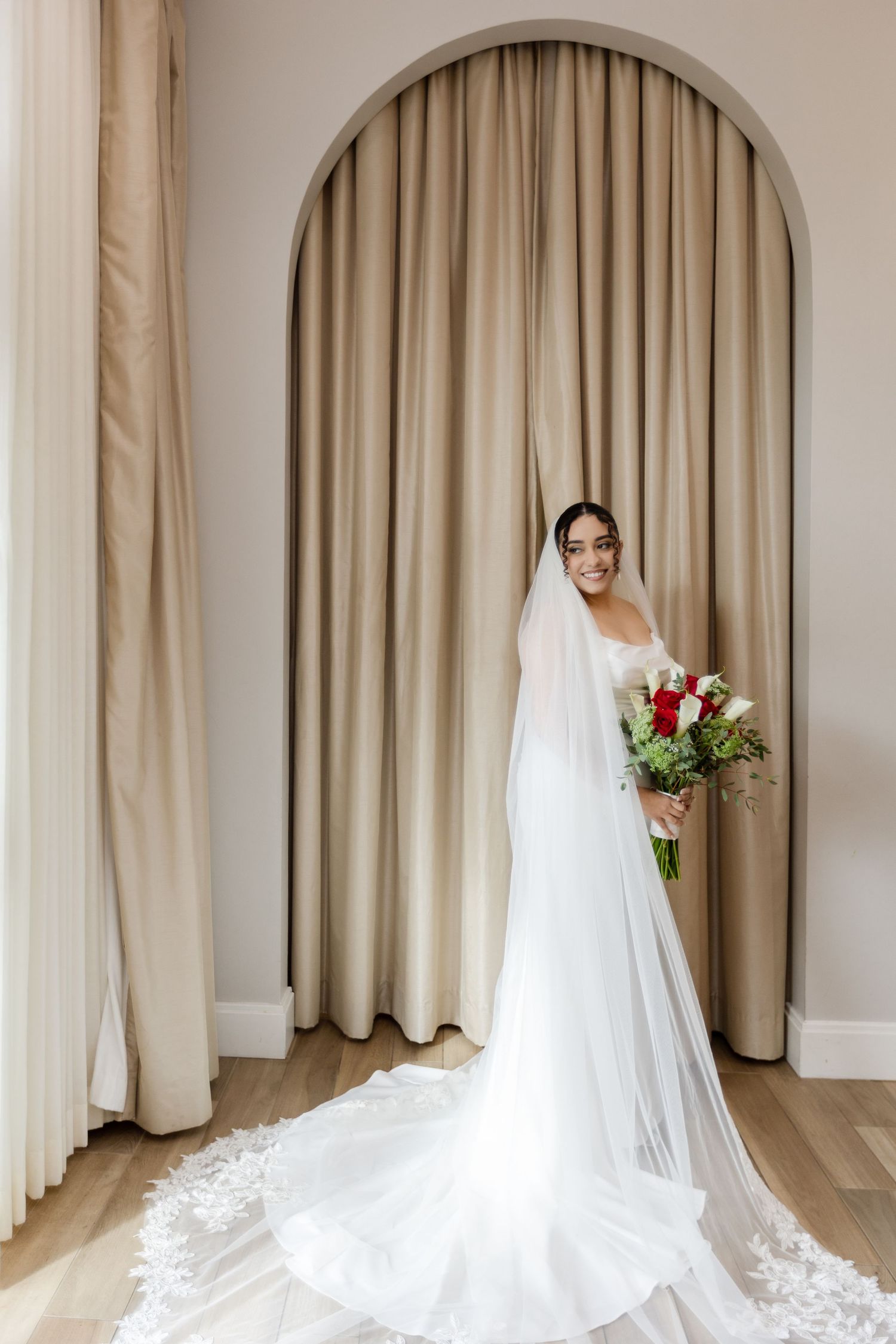 Bride with a red rose bouquet before ceremony at Harborside Chapel in Safety Harbor, FL — wedding photographer Grand Photo, Karyna Oliinyk