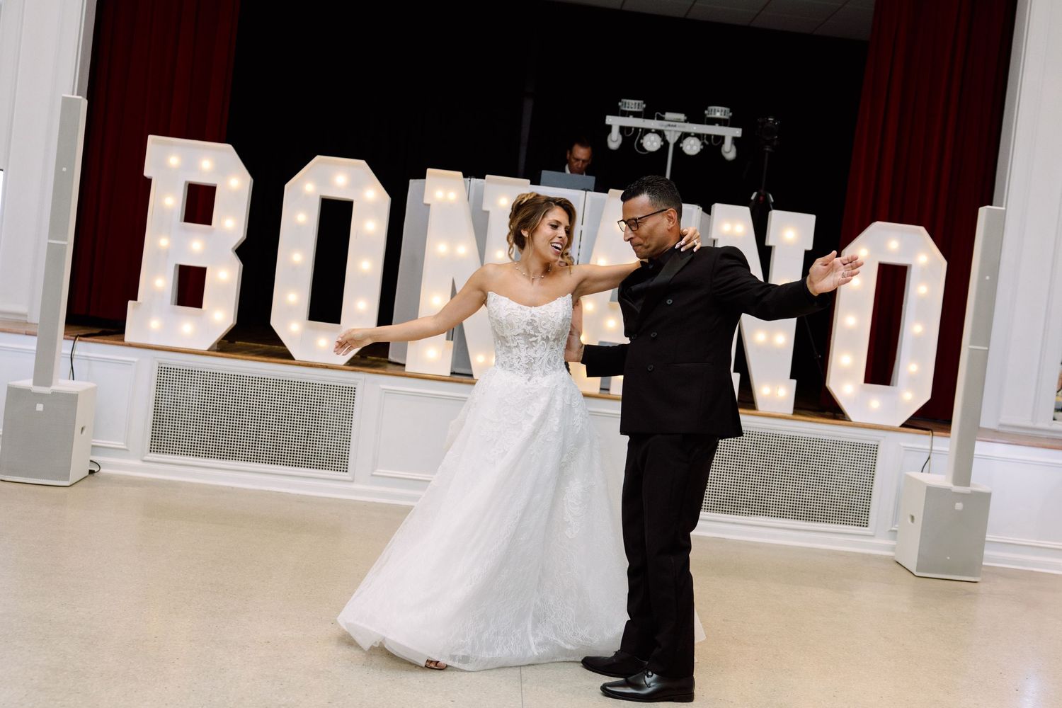 First Dance of bride and groom at Tampa Garden Club, Florida, captured by Grand Photo by Karyna Oliinyk