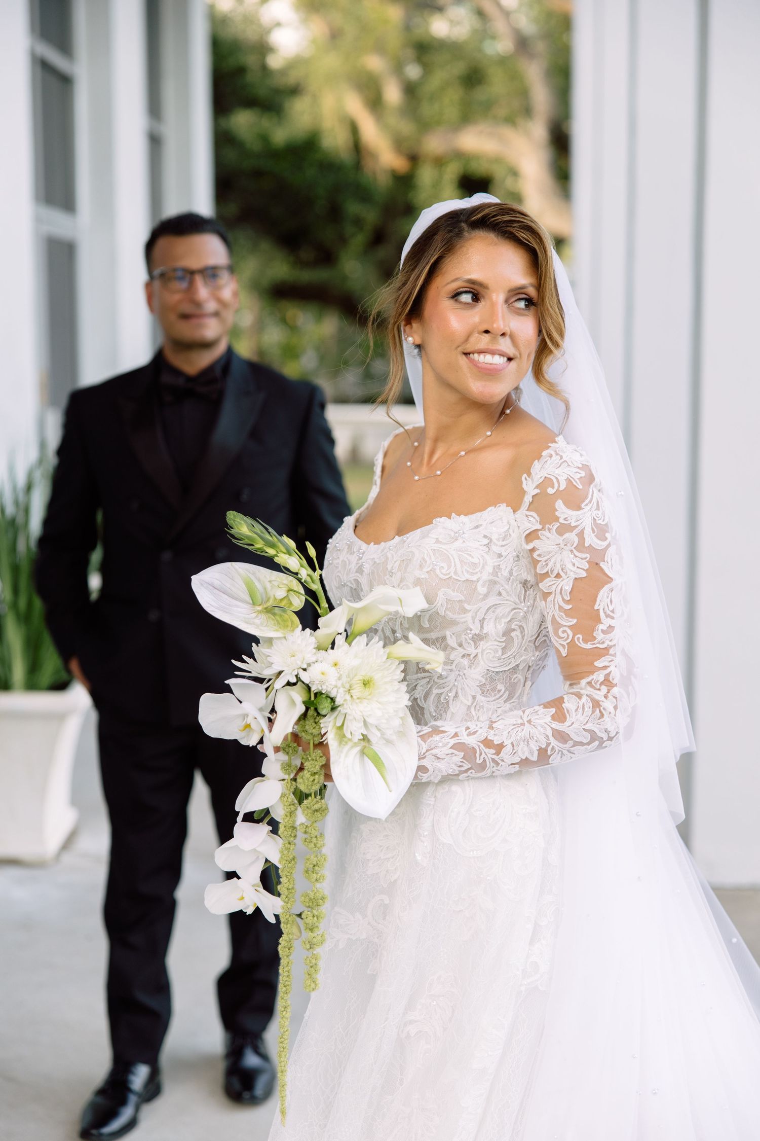 First Look of bride and groom at Tampa Garden Club, Florida, captured by Grand Photo by Karyna Oliinyk