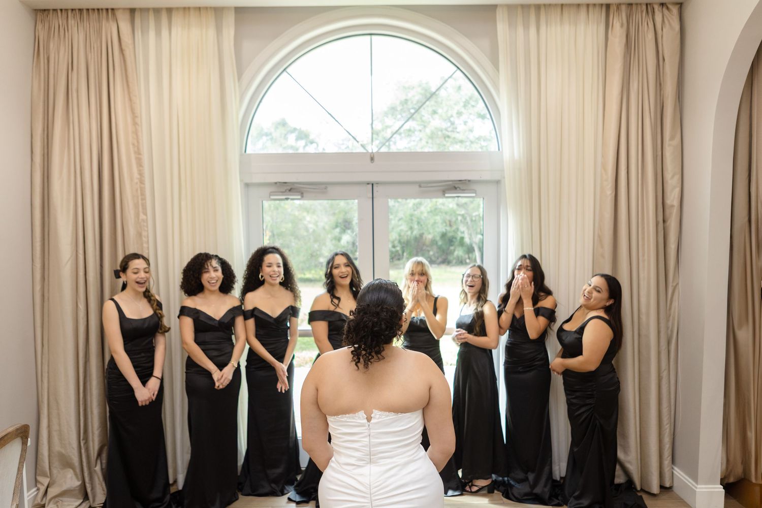 Bridesmaids first look at Harborside Chapel in Safety Harbor, Florida — wedding photographer Grand Photo, Karyna Oliinyk