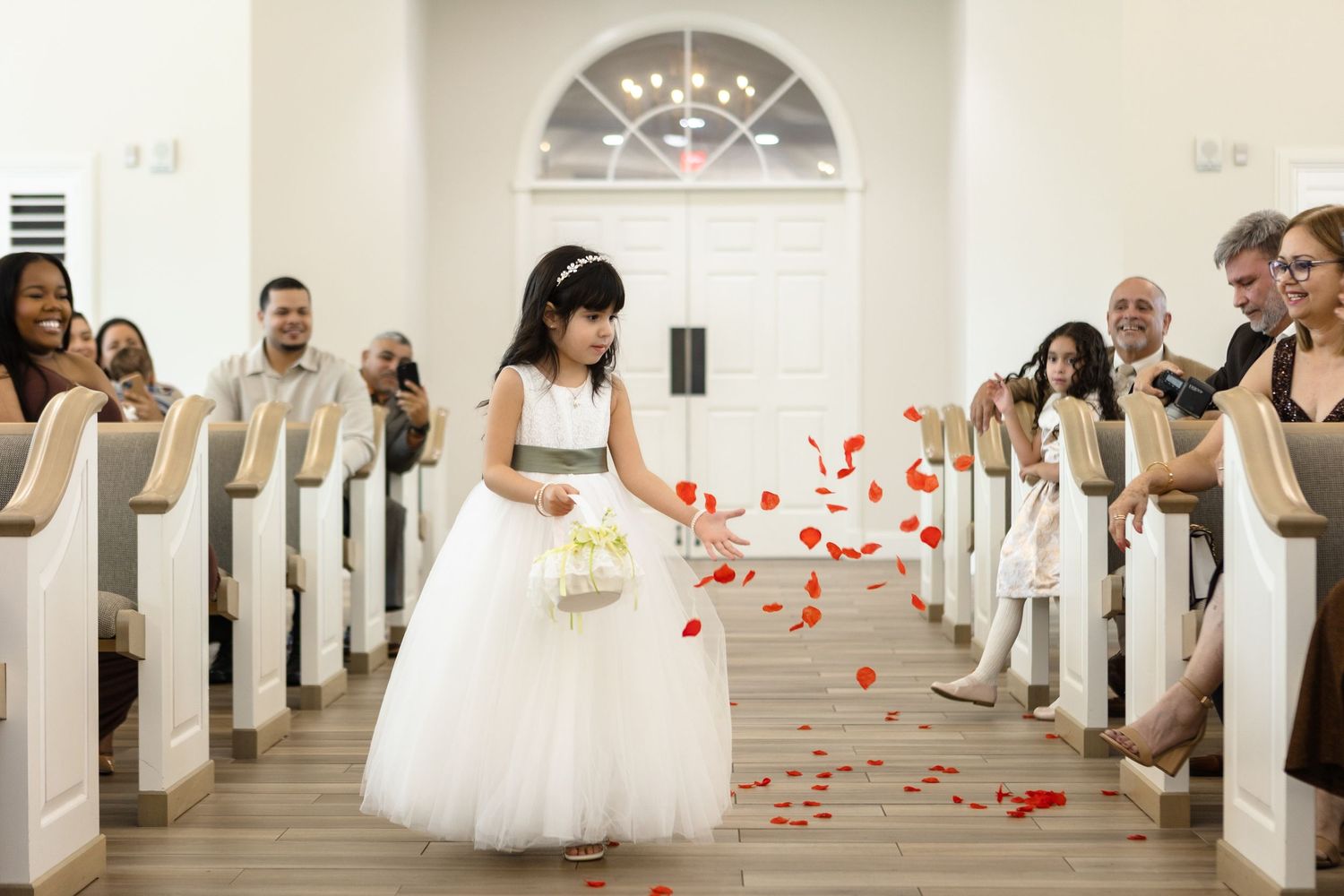 Flower girl throwing red petals at Harborside Chapel in Safety Harbor, Florida — wedding photographer Grand Photo, Karyna Oliinyk