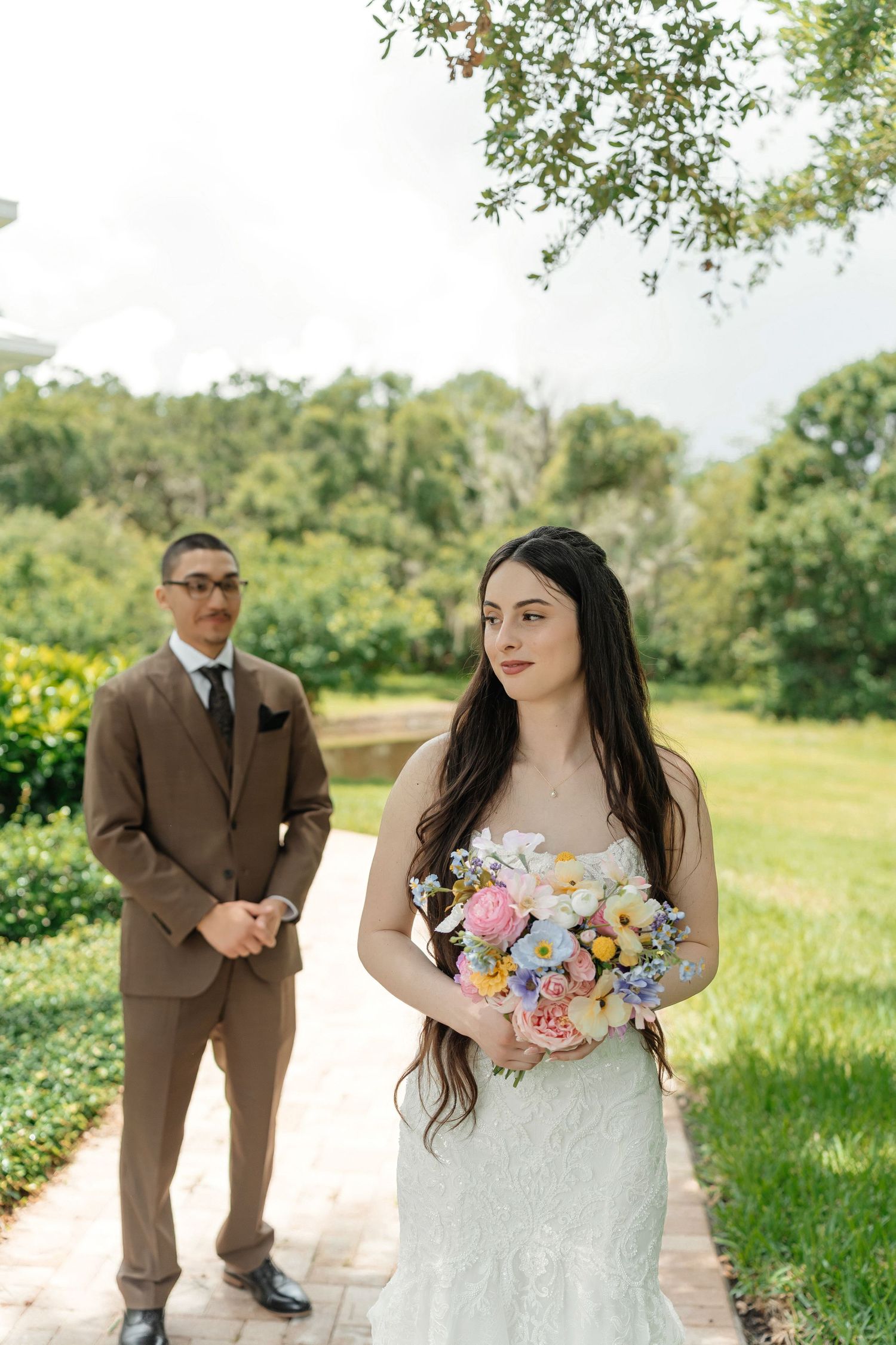 Bride and groom first look at Harborside Chapel in Safety Harbor, Florida — wedding photographer Grand Photo, Karyna Oliinyk