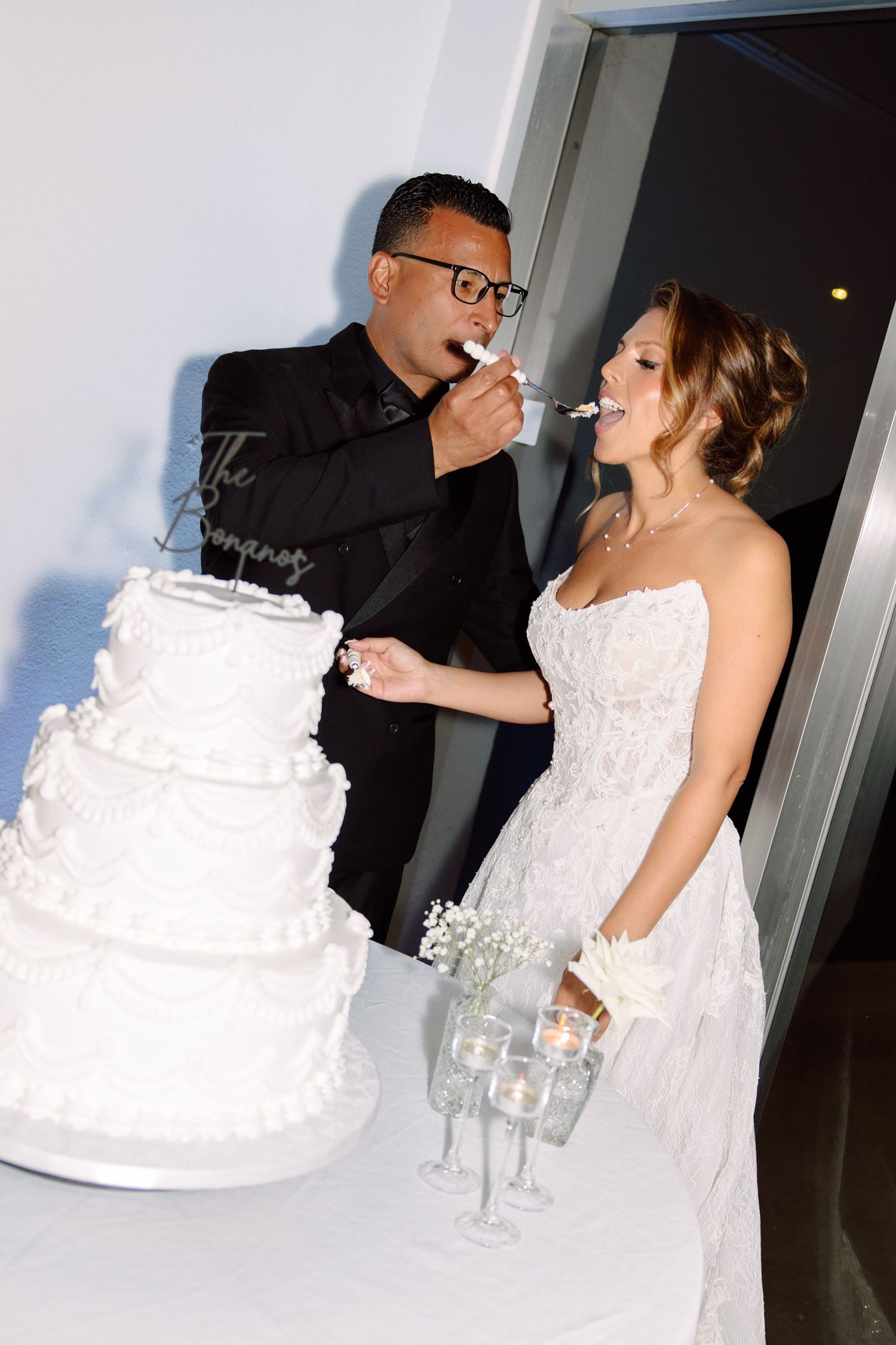 Bride and Groom cut the cake at Tampa Garden Club, Florida, captured by Grand Photo by Karyna Oliinyk
