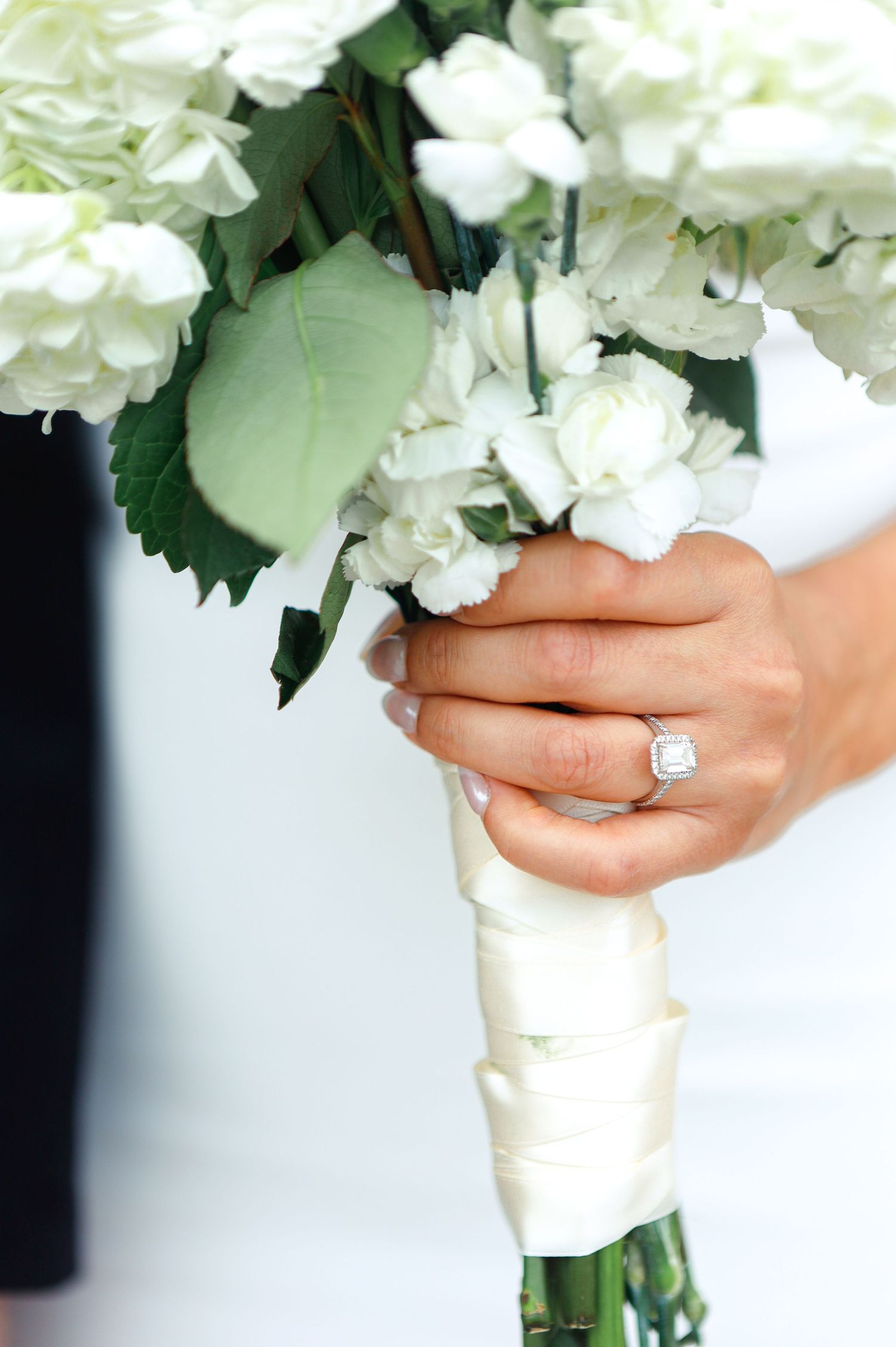 Bride holding a white floral wedding bouquet at Lido Beach Resort in Sarasota, Florida — wedding photographer Grand Photo, Karyna Oliinyk