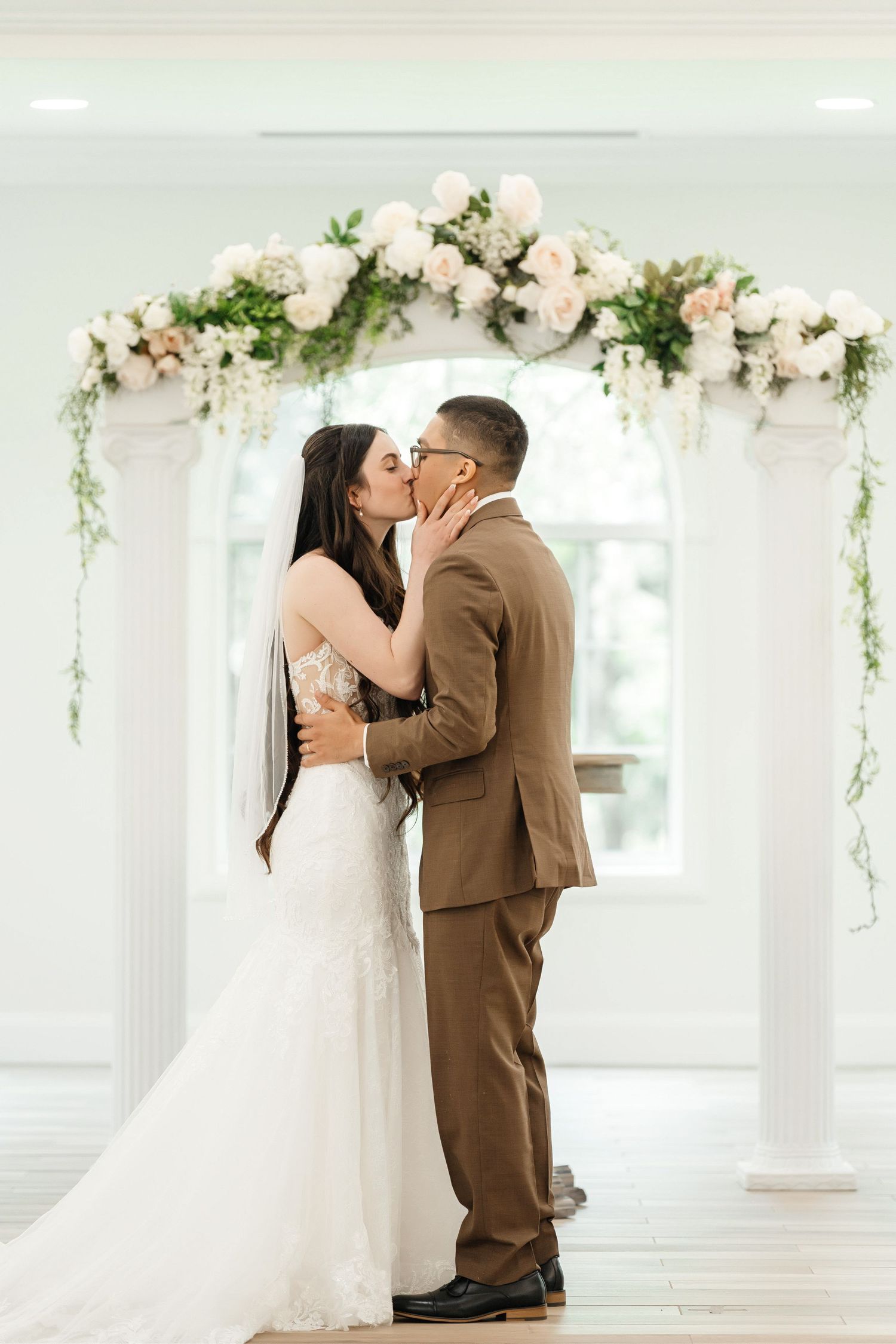 Newlyweds’ first kiss during the wedding ceremony at Harborside Chapel in Safety Harbor — wedding photographer Grand Photo, Karyna Oliinyk