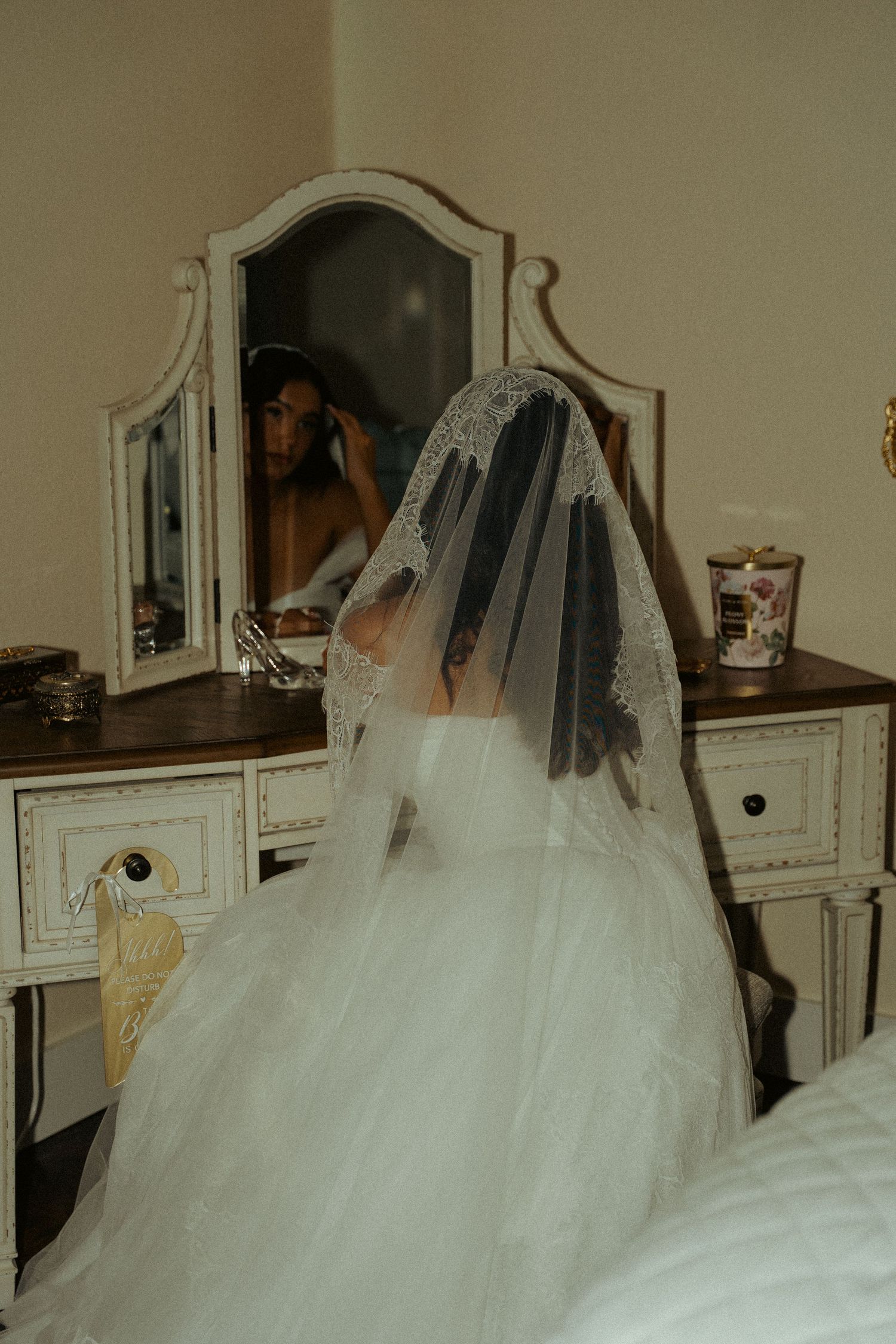 Luxury wedding photographer, videographer & content creator capturing emotional, natural moments. Based in FL & Philadelphia.