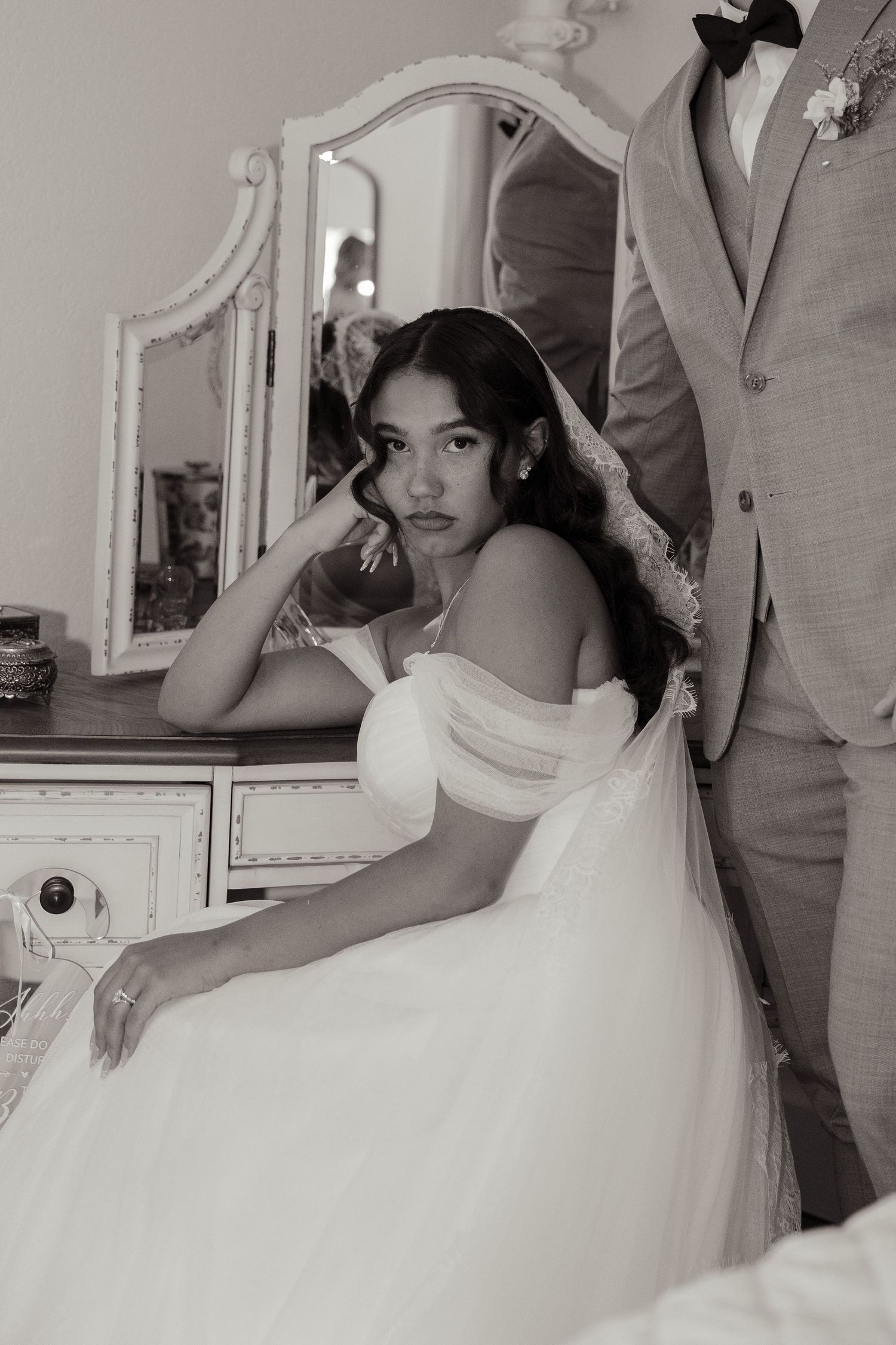 Luxury wedding photographer, videographer & content creator capturing emotional, natural moments. Based in FL & Philadelphia.