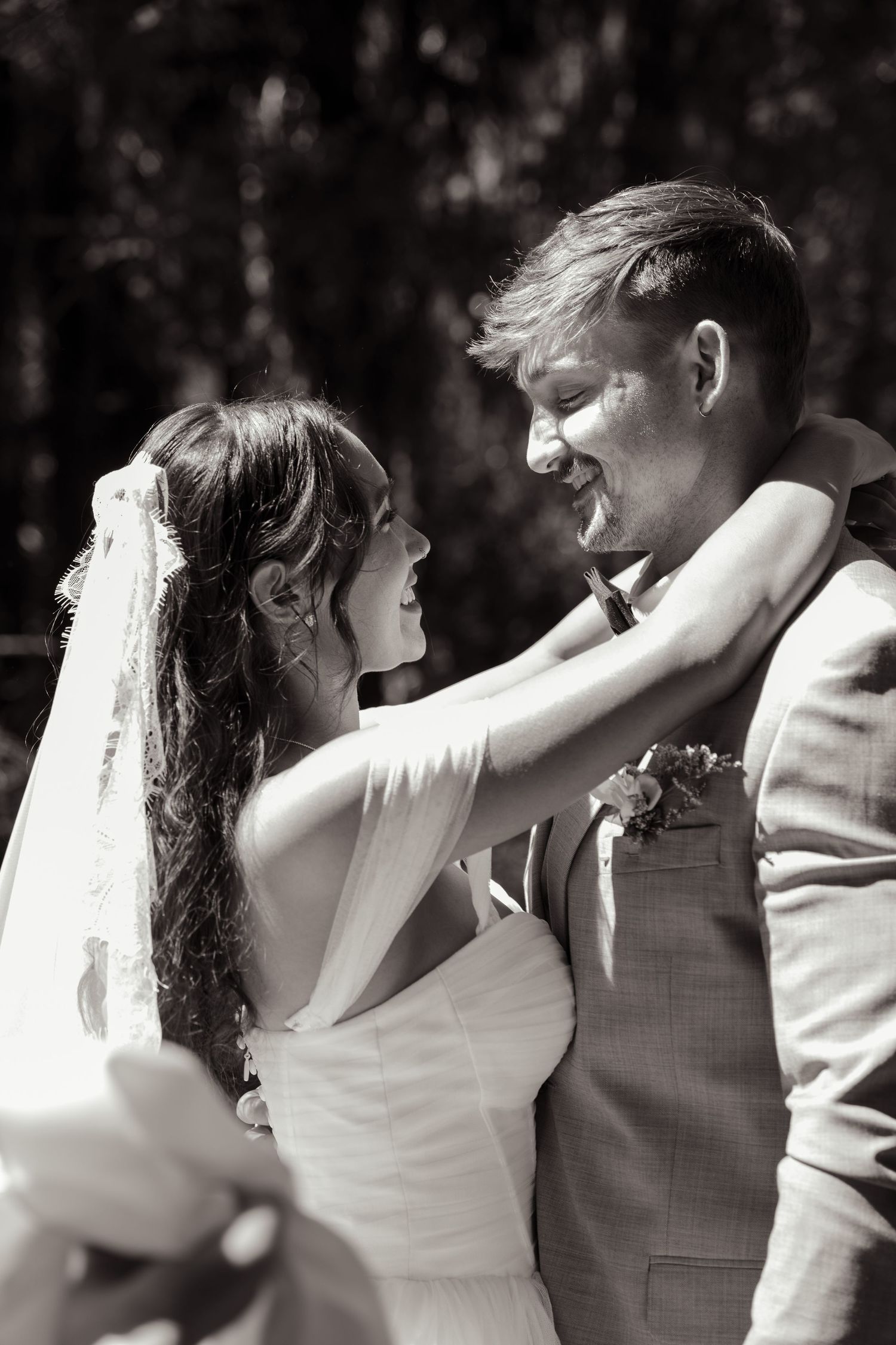 Luxury wedding photographer, videographer & content creator capturing emotional, natural moments. Based in FL & Philadelphia.
