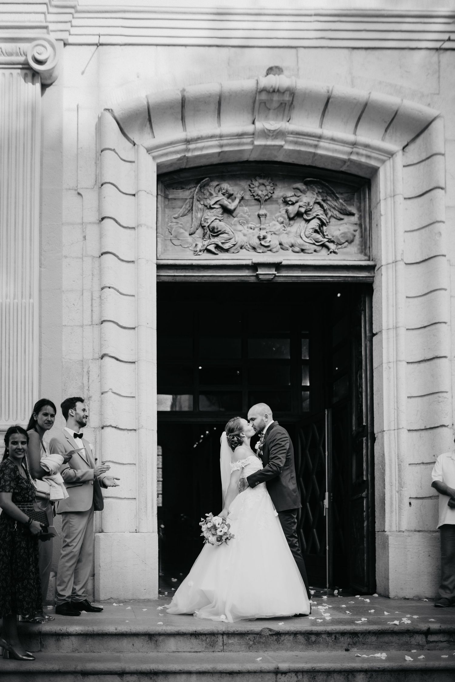 diaporama de photos de mariage en Occitanie : couples dans les vignes à la golden hour, préparatifs, robe de mariée, détails