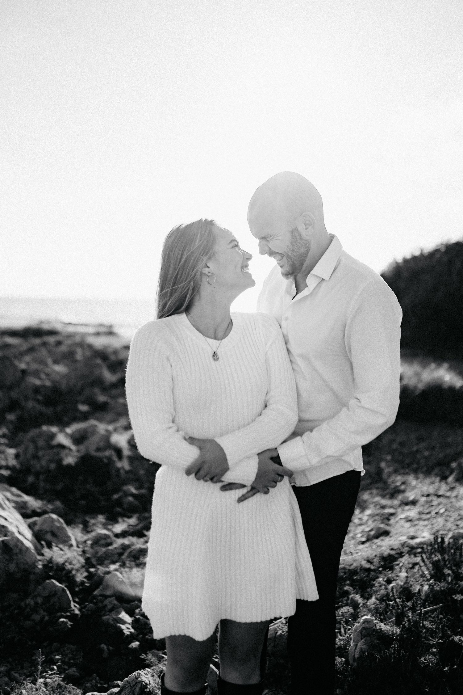 séance lifestyle couple en noir et blanc sud france