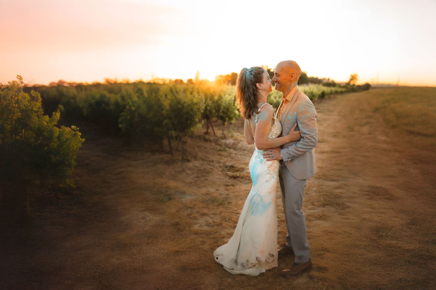 Photographe mariage à Montpellier – couple au soleil couchant