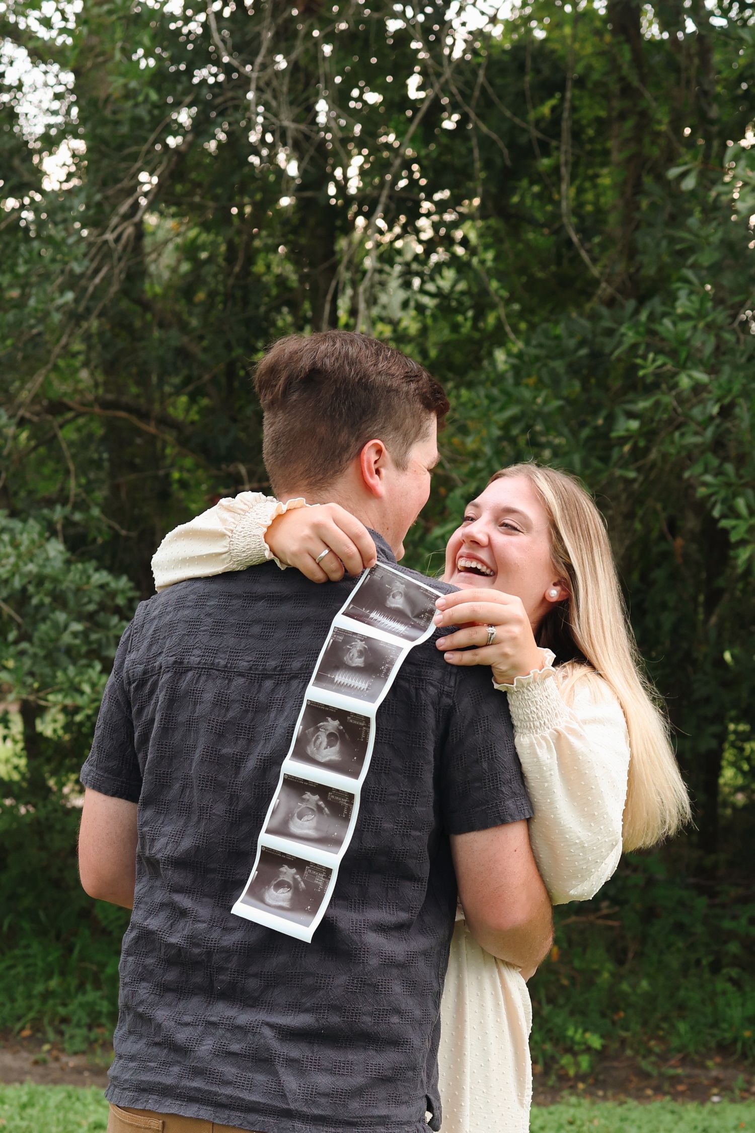 sonogram photo couple embracing