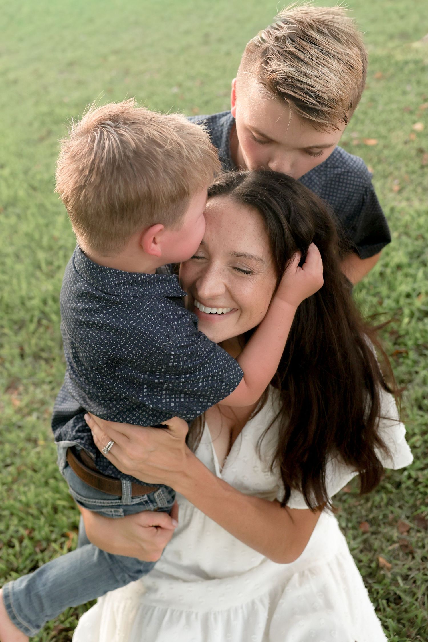 boys hugging and kissing mom family cuddle outdoor photography