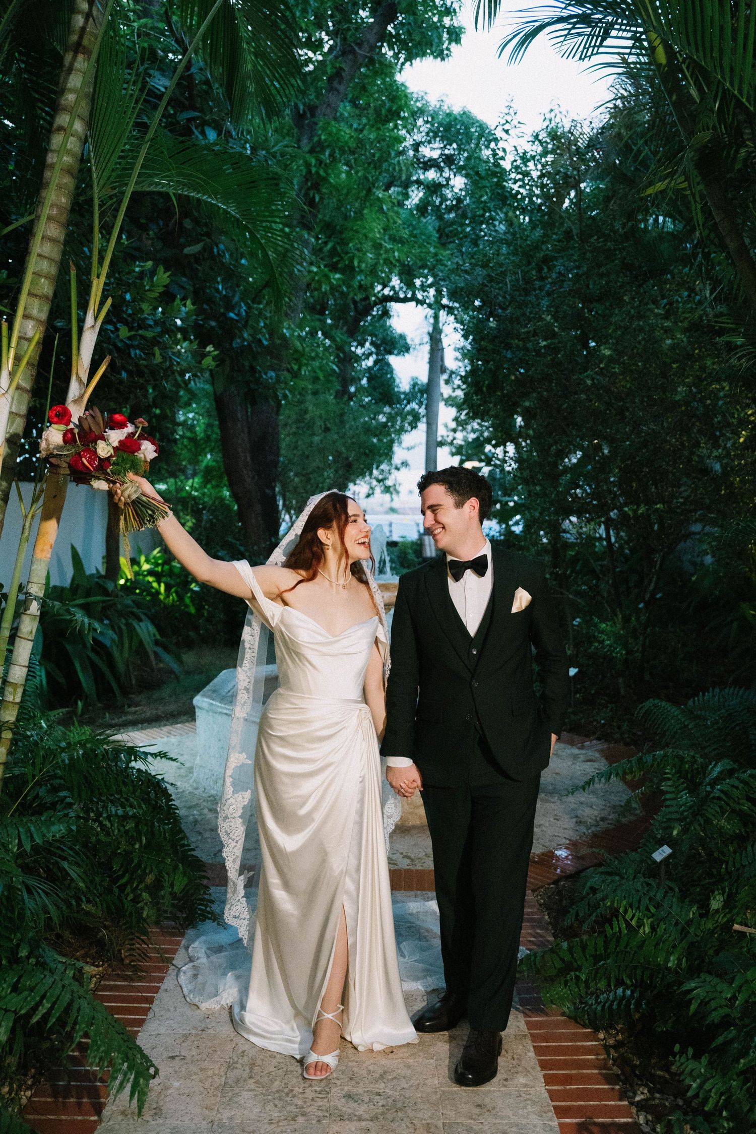 Emotional wedding moments in Zona Colonial Santo Domingo