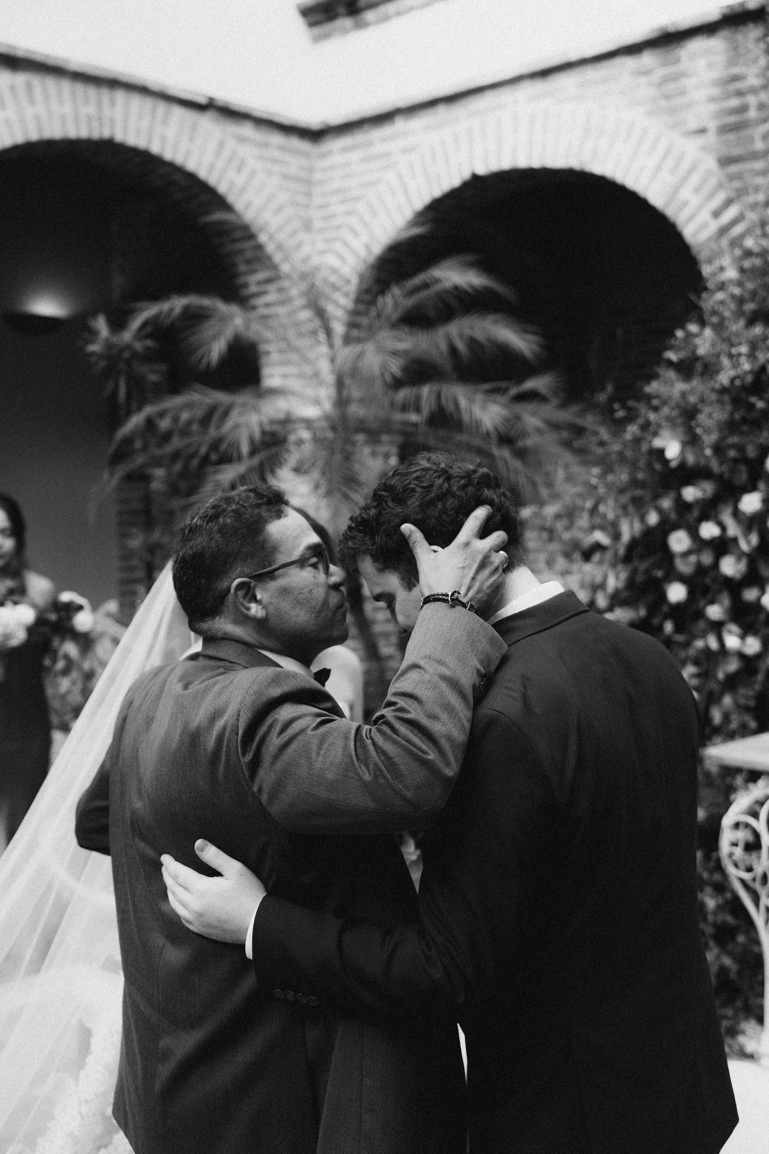 Emotional wedding moments in Zona Colonial Santo Domingo