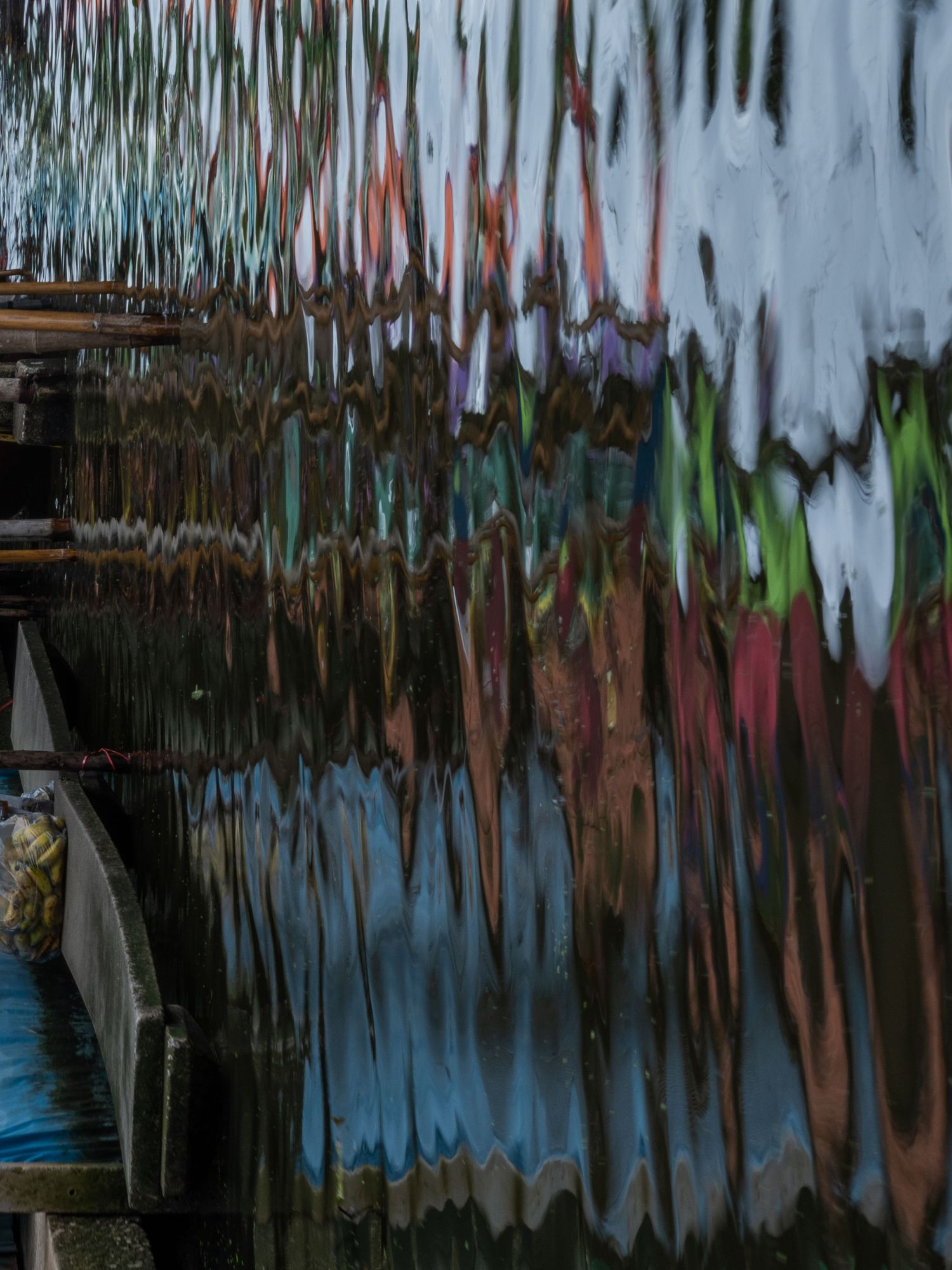 Floating market magic
