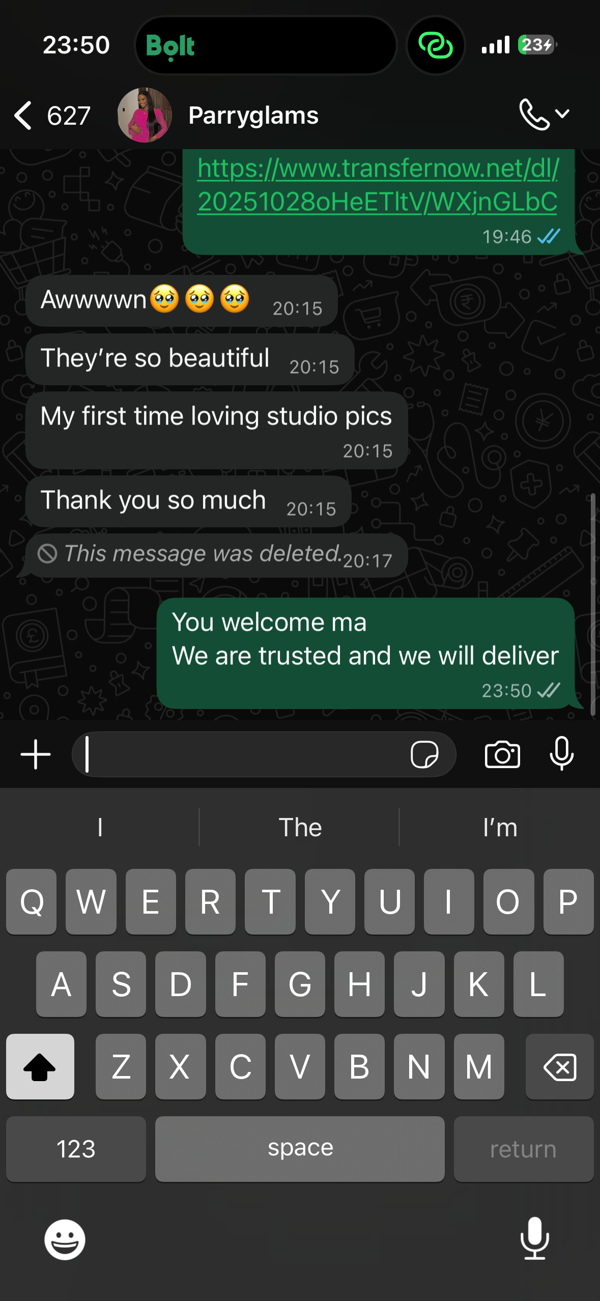 Screenshot of a WhatsApp chat interface showing keyboard and message bubbles with dark theme enabled.
