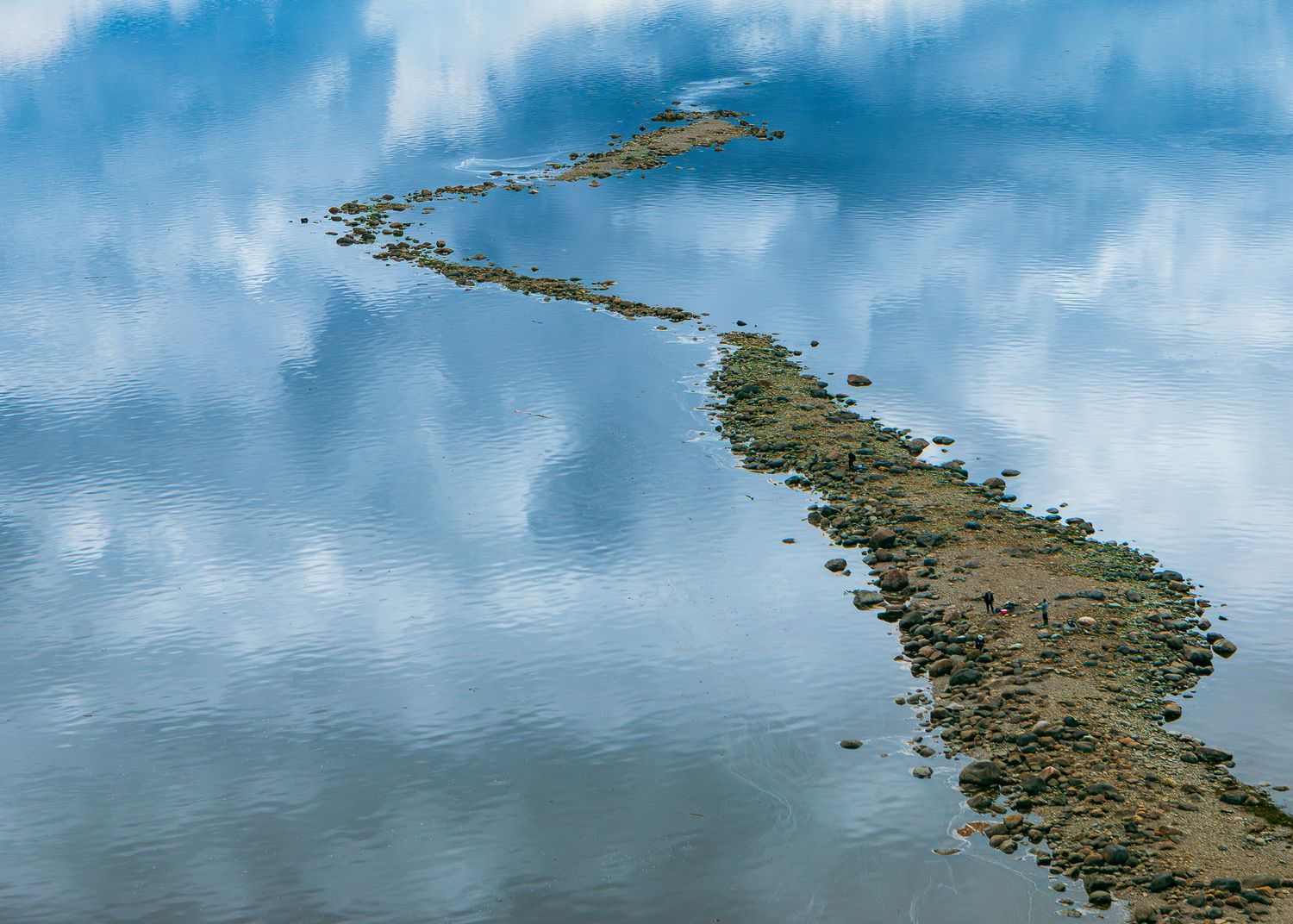 Photographie aérienne par drone de la flèche du Saguenay, prise par le photographe Mathieu Breton.