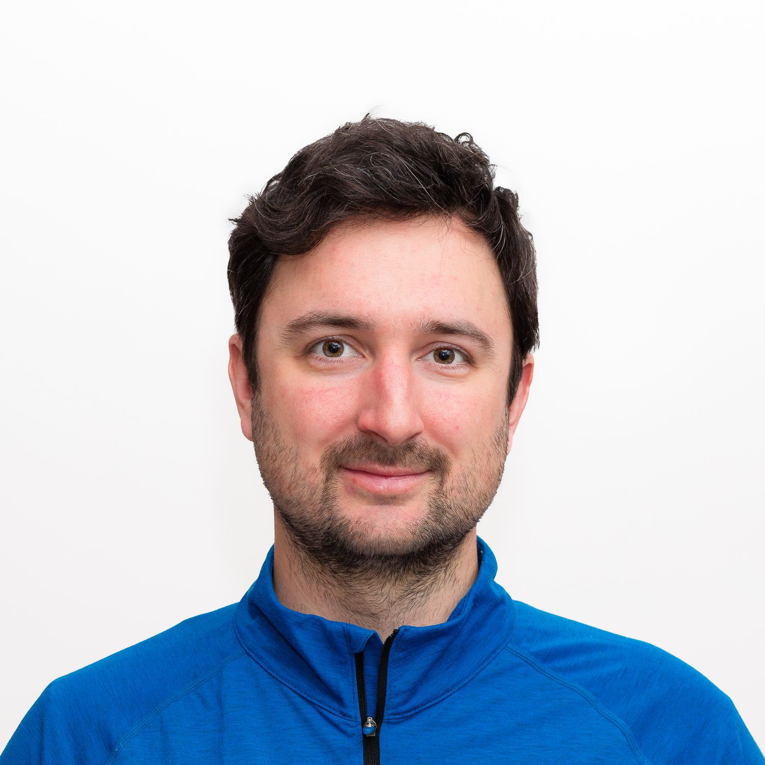 Portrait professionnel en studio de Mathieu Breton, photographe basé à La Gaude.