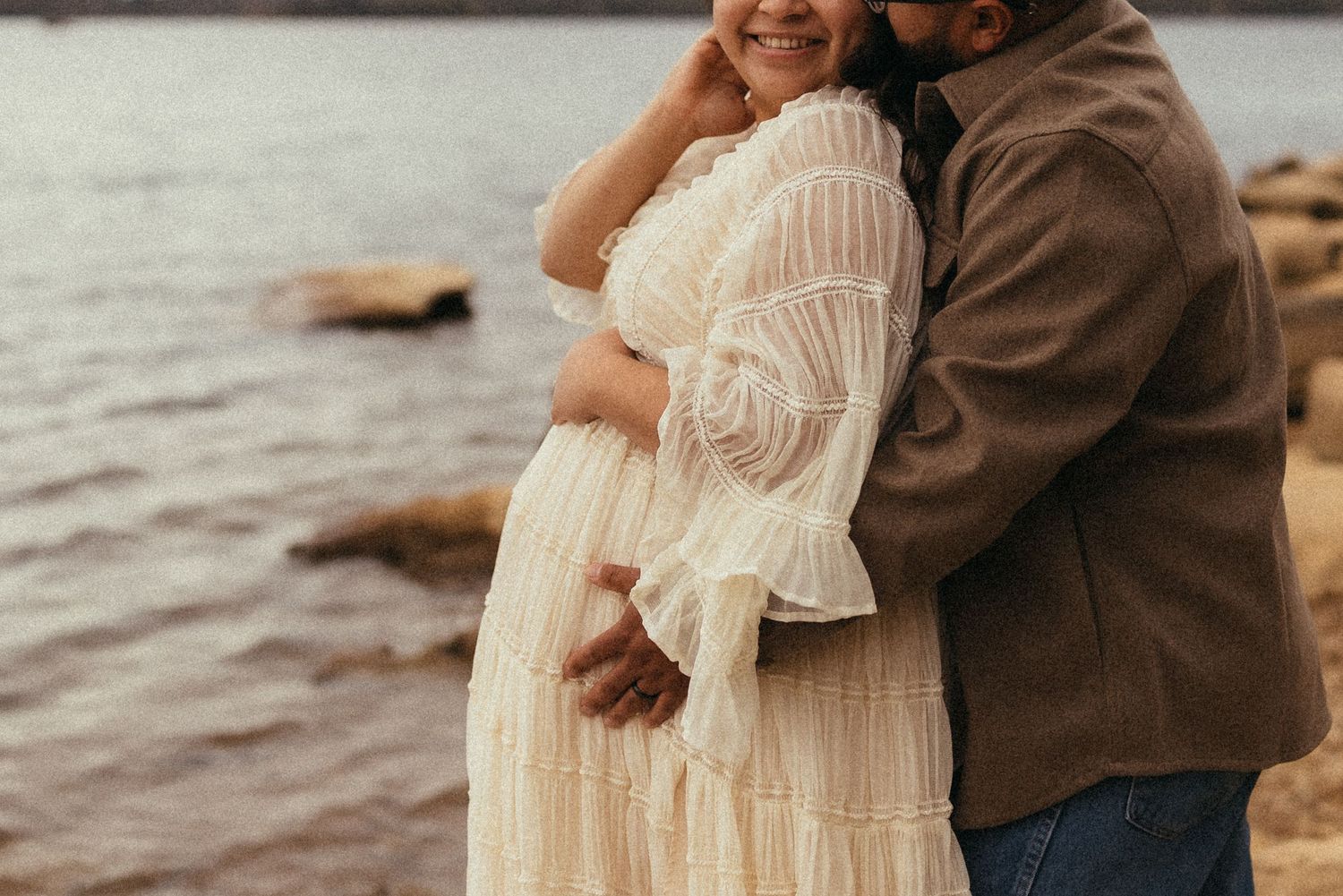 maternity photographer lifestyle nashville couple pose