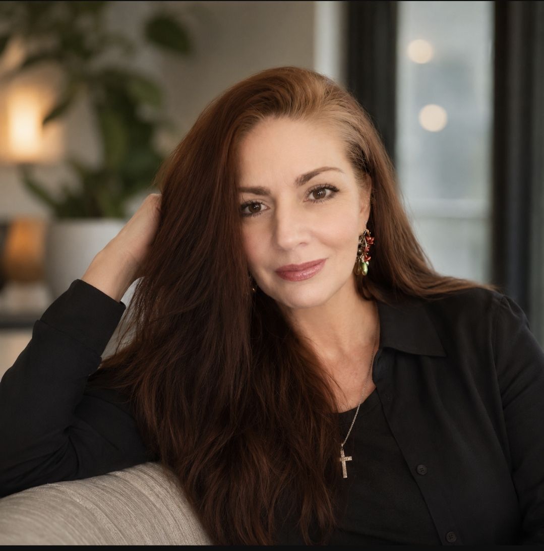 Meet Emma, Auckland photographer and founder of Manawa Photography, passionate about capturing your family's story.