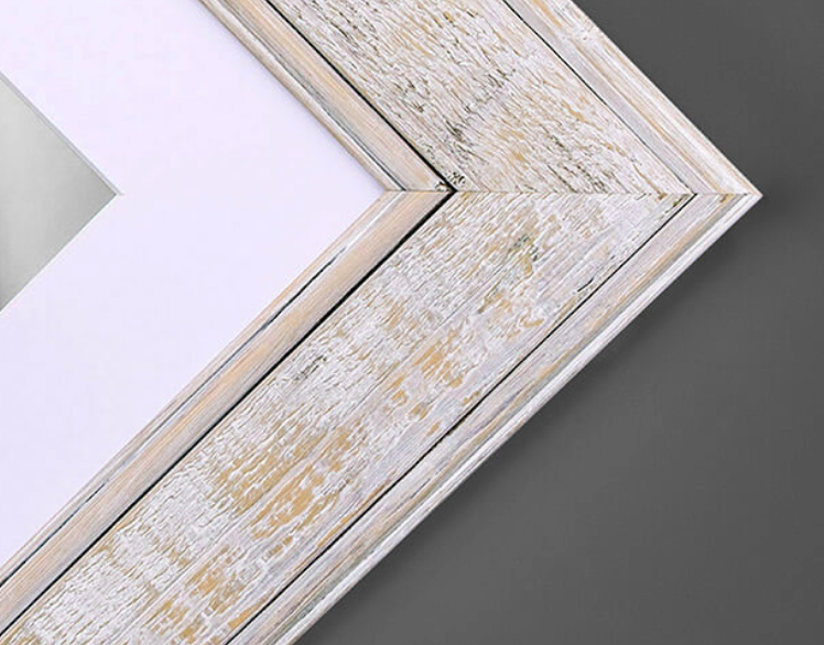 Rich natural drfitwood frame with warm honey toned grain, perfect for rustic or Scandinavian inspired homes.