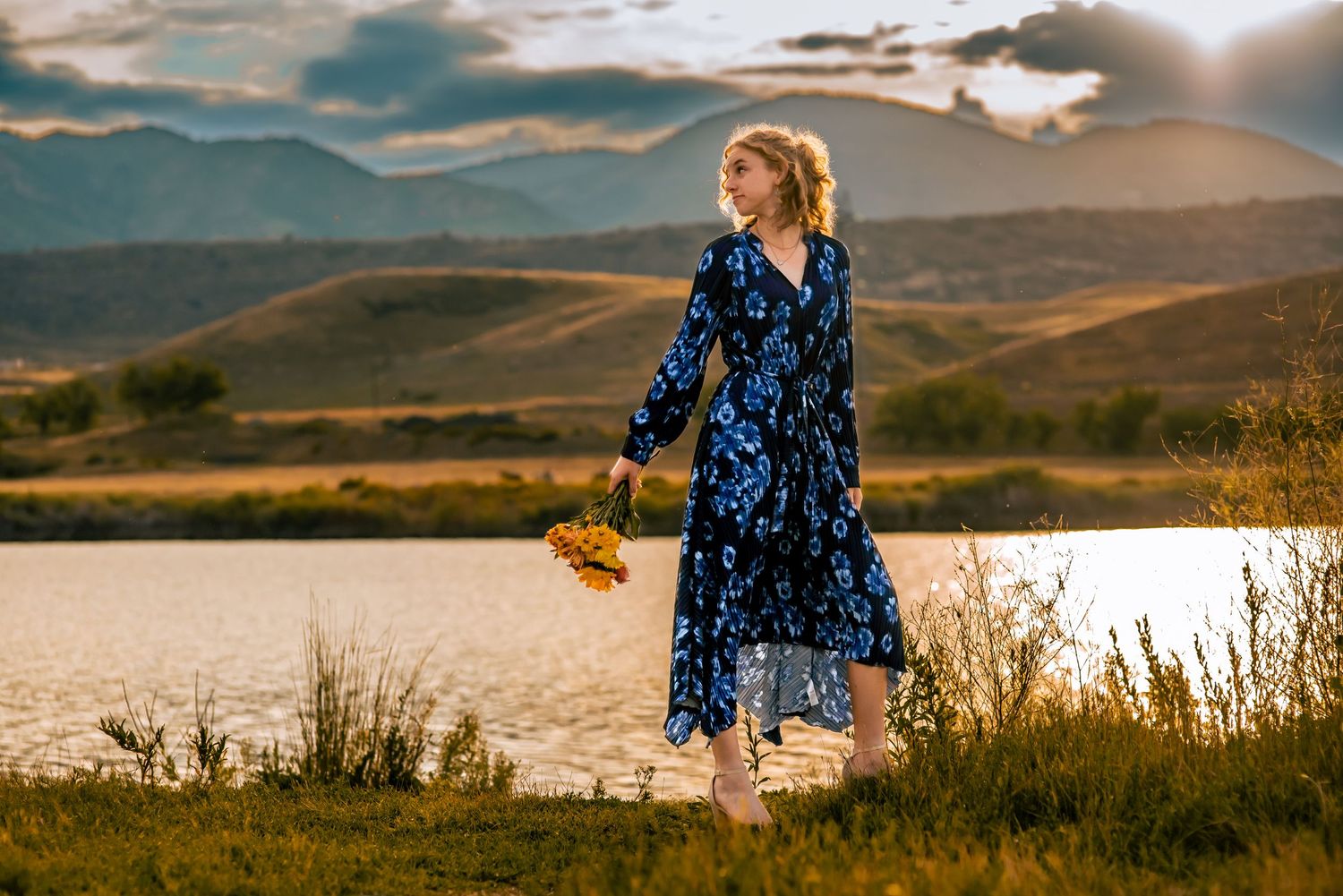 Young lady at Chatfield State Park, posing for senior photos carrying flowers