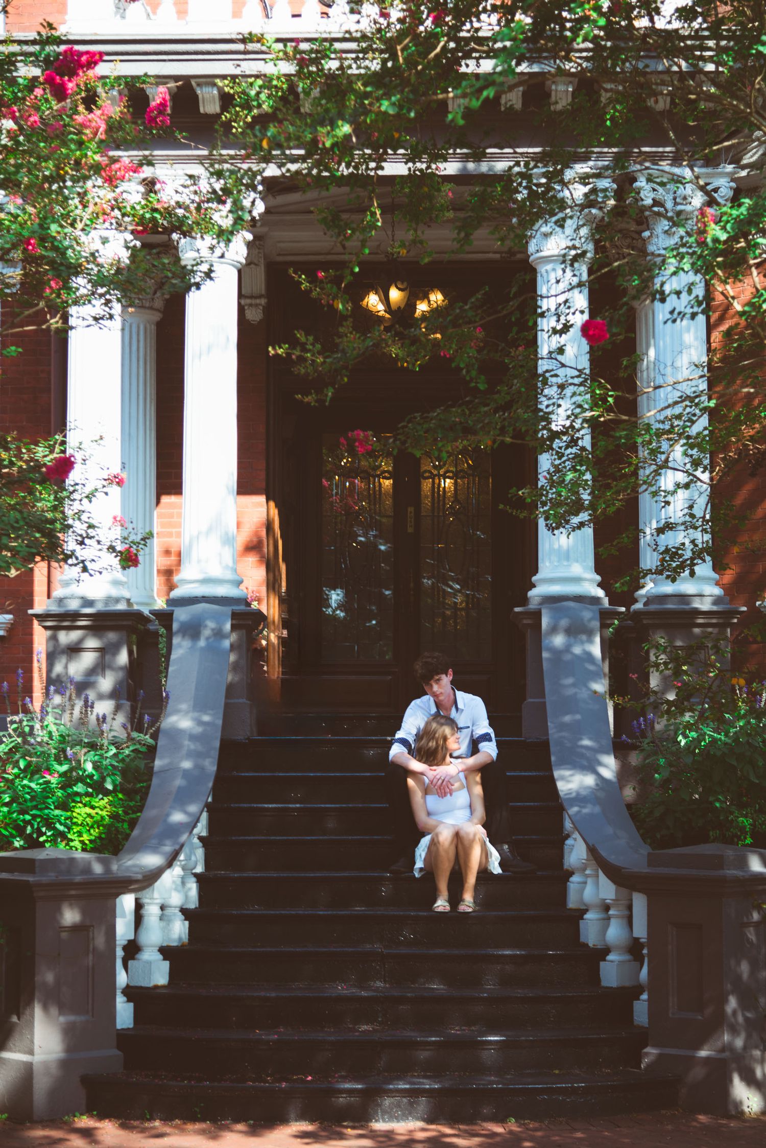 Romantic couples photography photo session tour with downtown walking tour at Kehoe House, Savannah Georgia