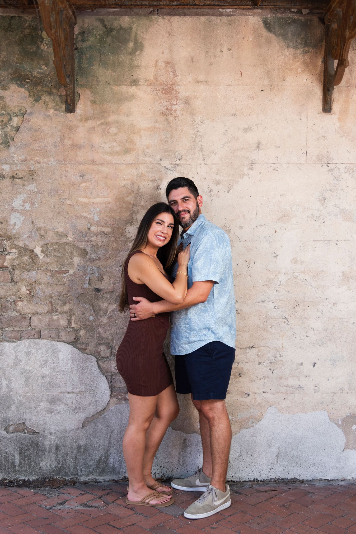 Romantic couples photography photo session with downtown walking tour at Monterey Square, Savannah Georgia