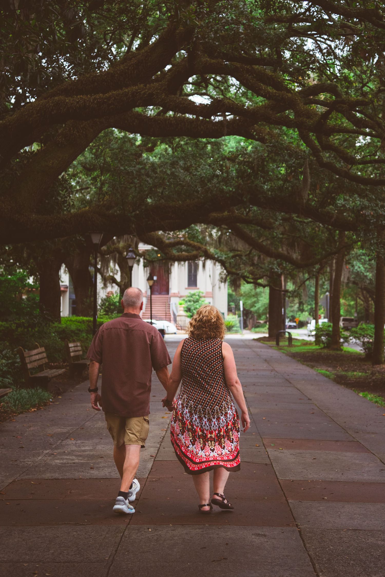 Romantic couples photography photo session walking tour Forsyth Park Savannah Georgia