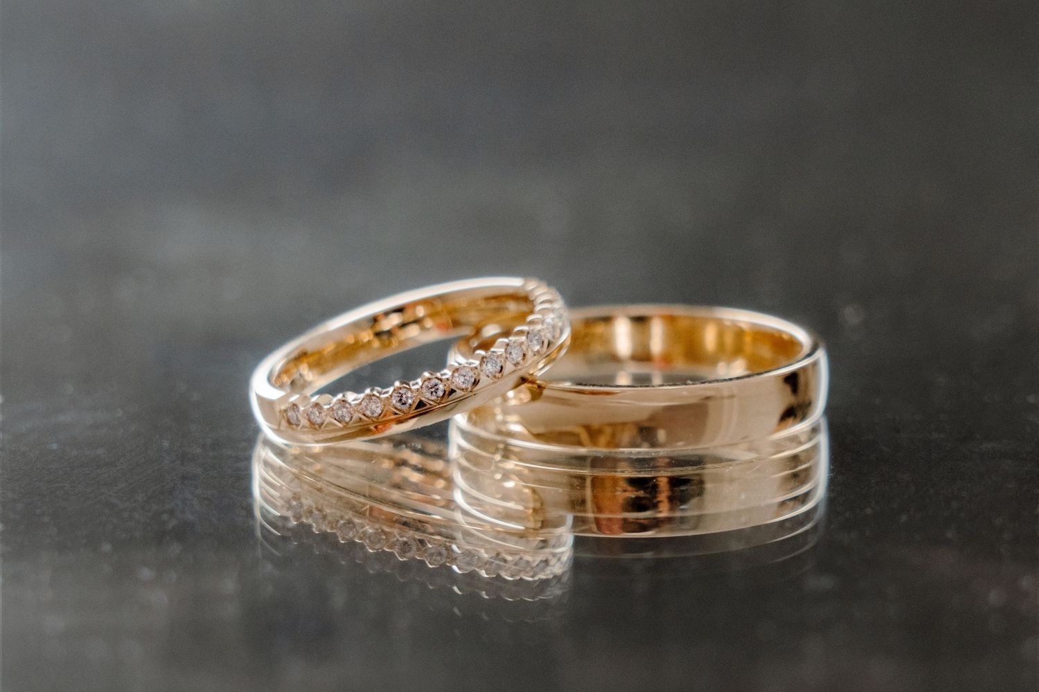 Zwei goldene Eheringe, Hochzeitsdetail