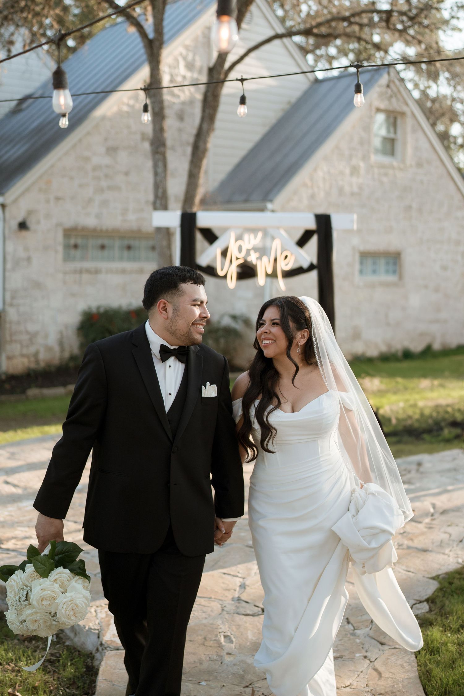 The Chapel at Gruene ceremony couples portraits