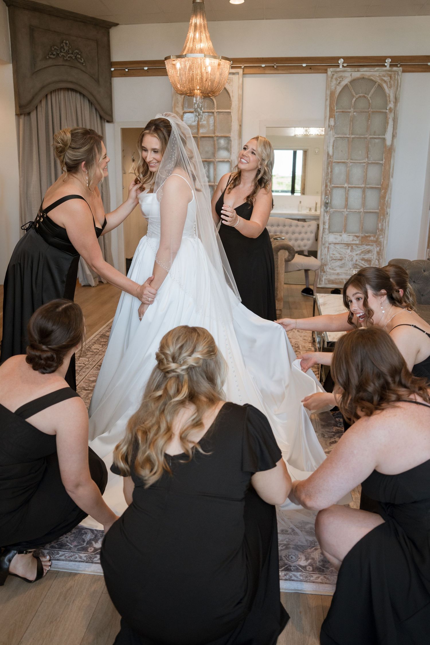 Park 31 bridesmaids in bridal suite