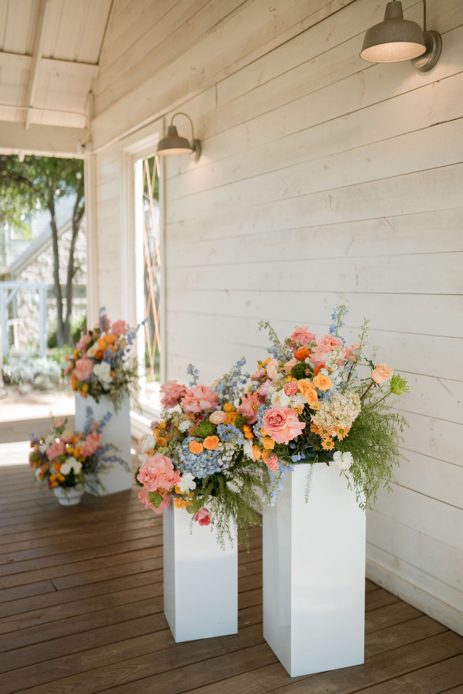 The Chapel at Gruene ceremony flowers