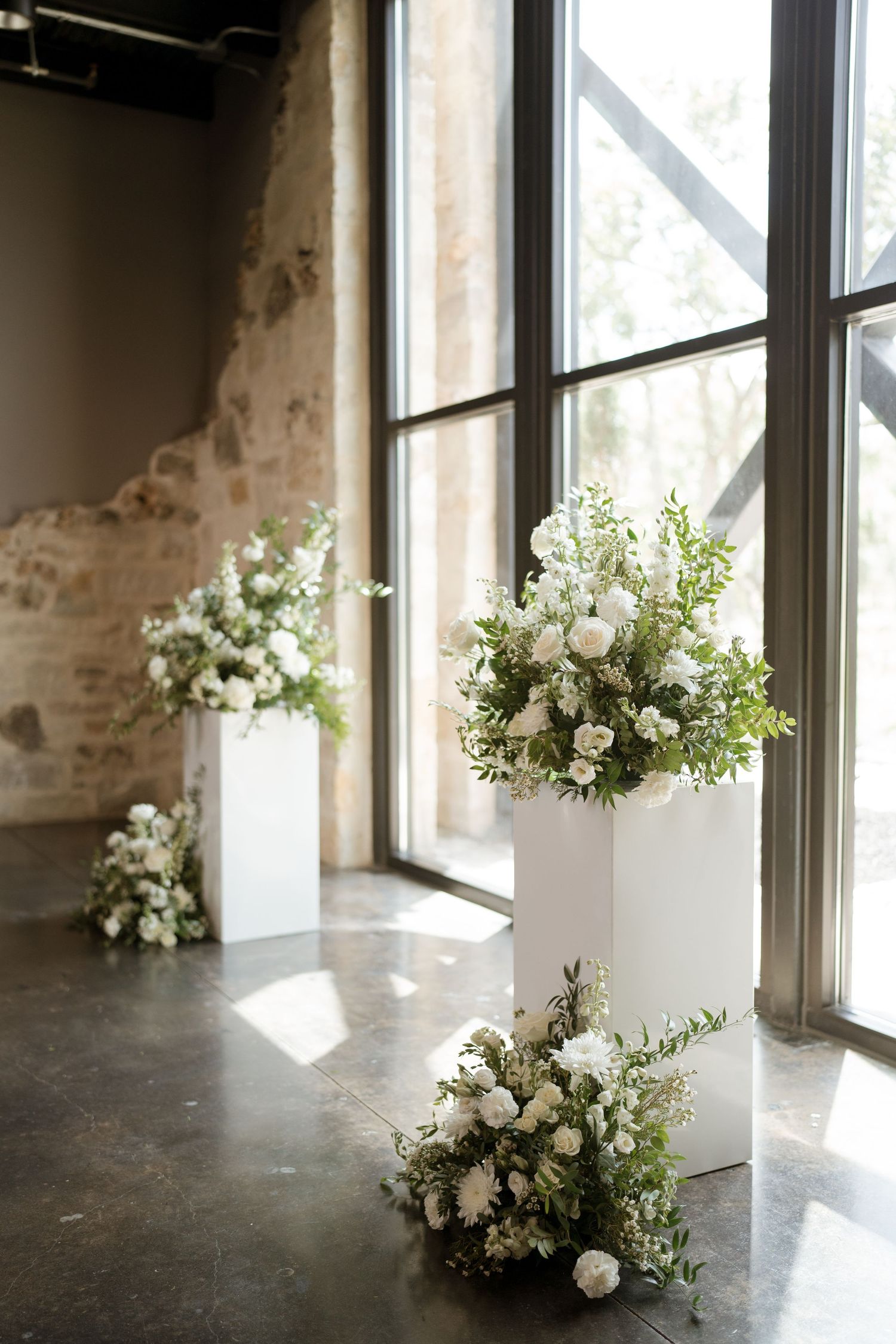 Park 31 indoor ceremony florals