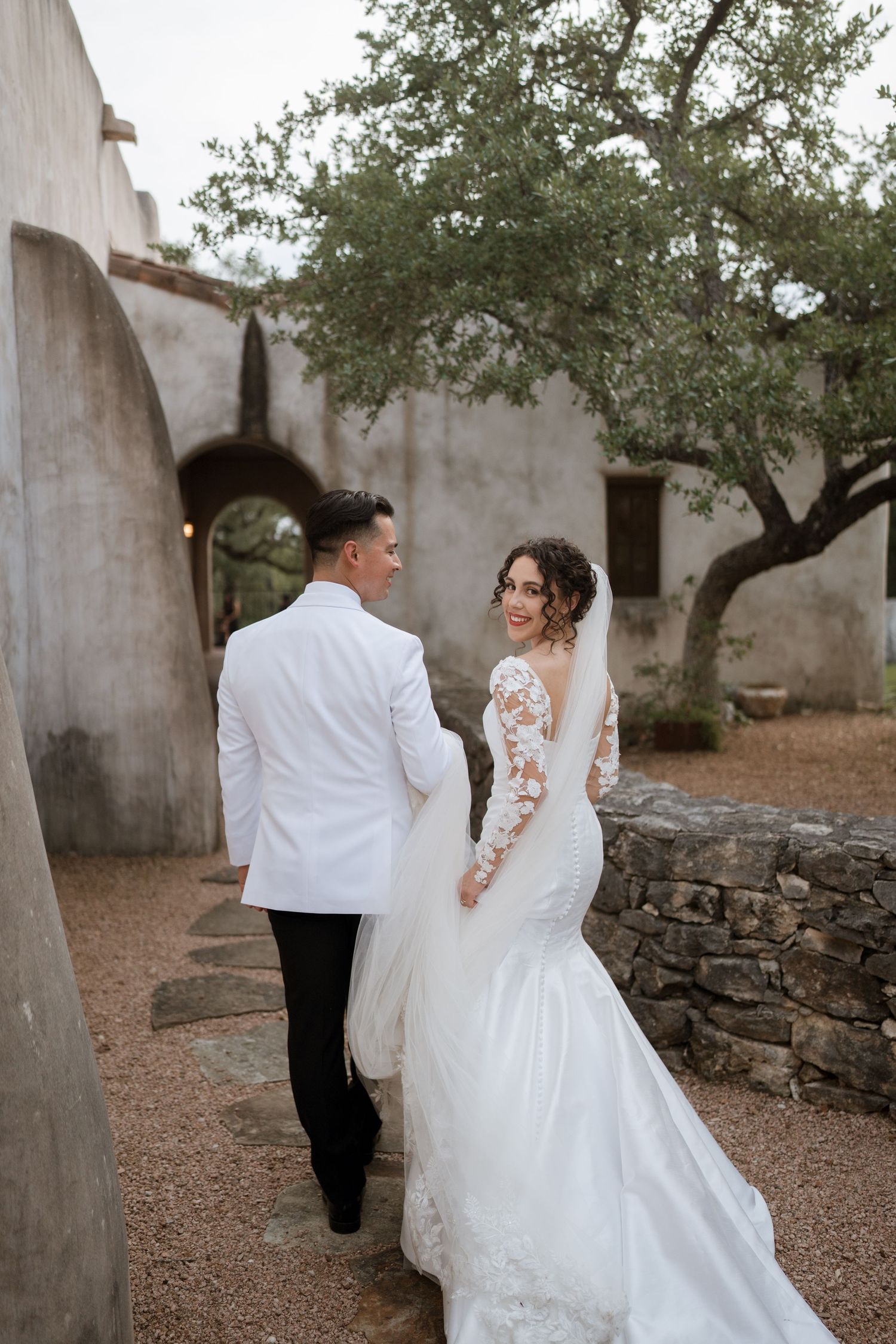 lost mission wedding venue couples portraits in garden