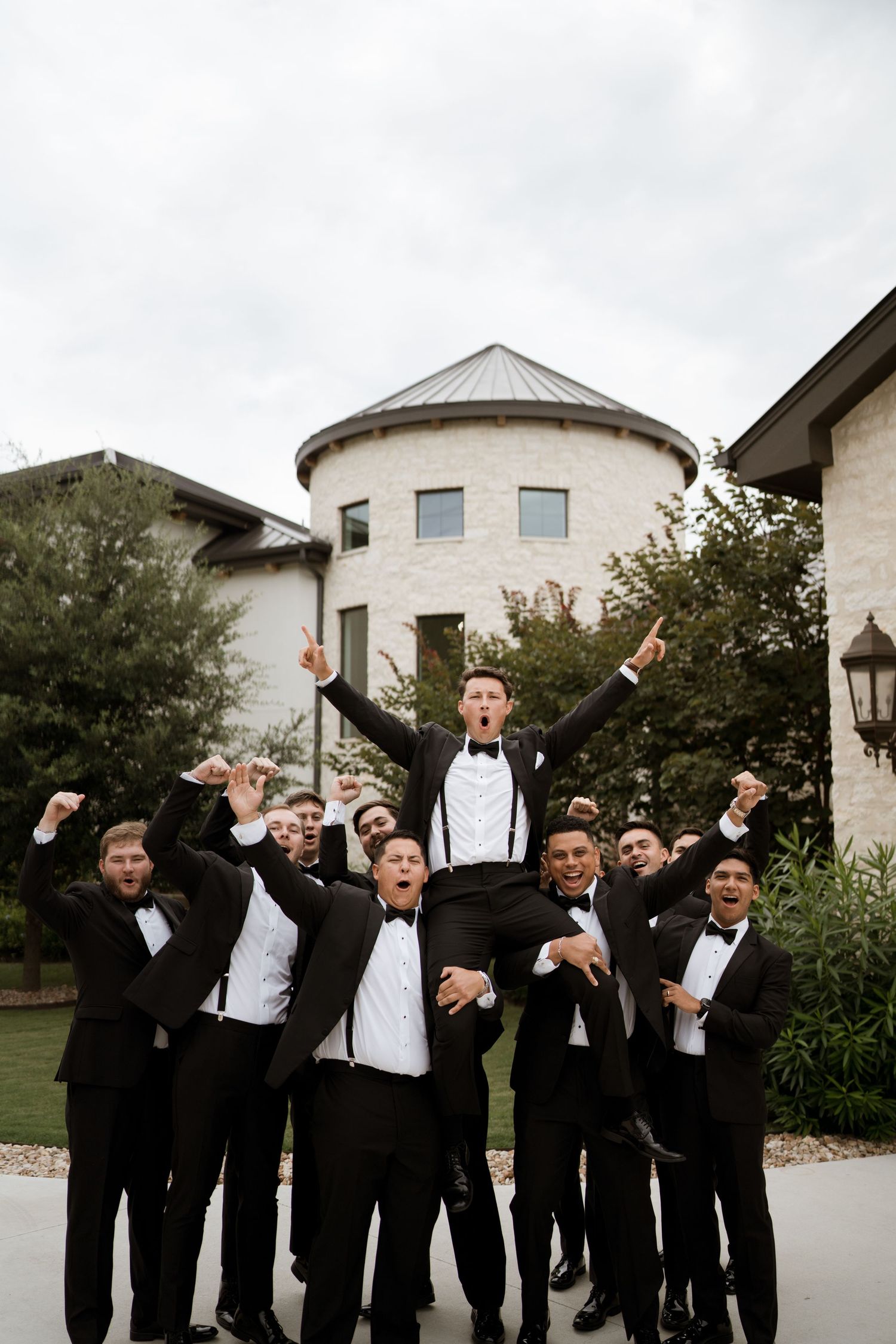 the preserve at canyon lake groomsmen portraits