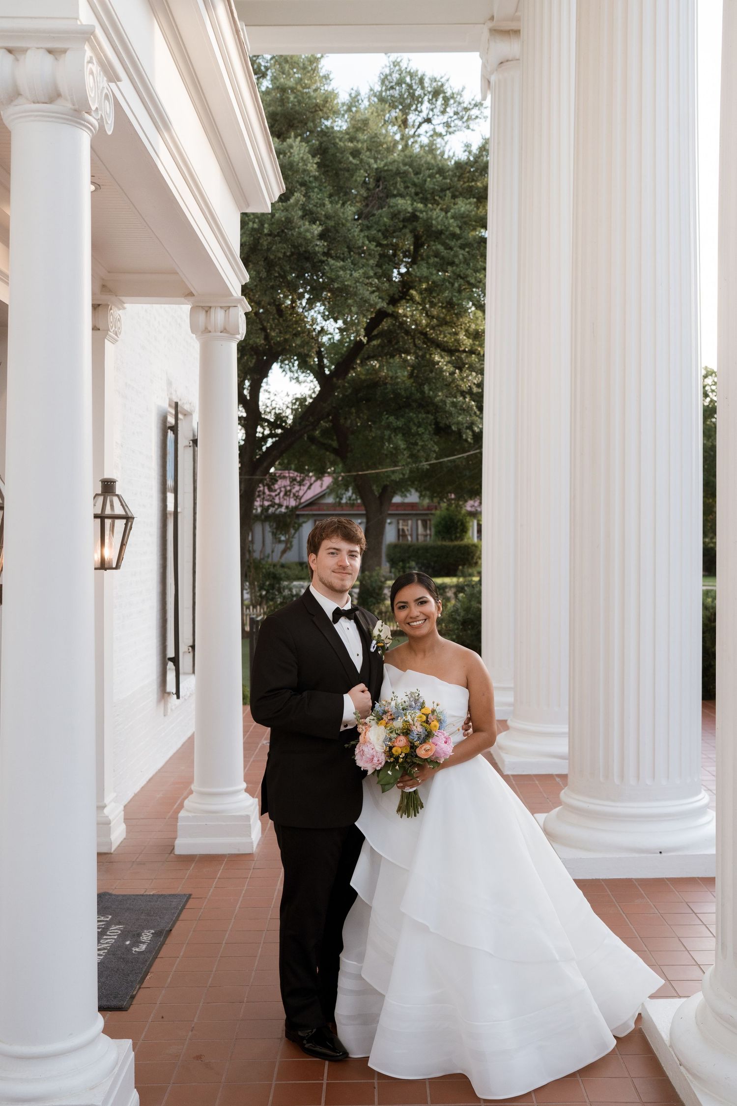 woodbine mansion photos of bride and groom in front of building